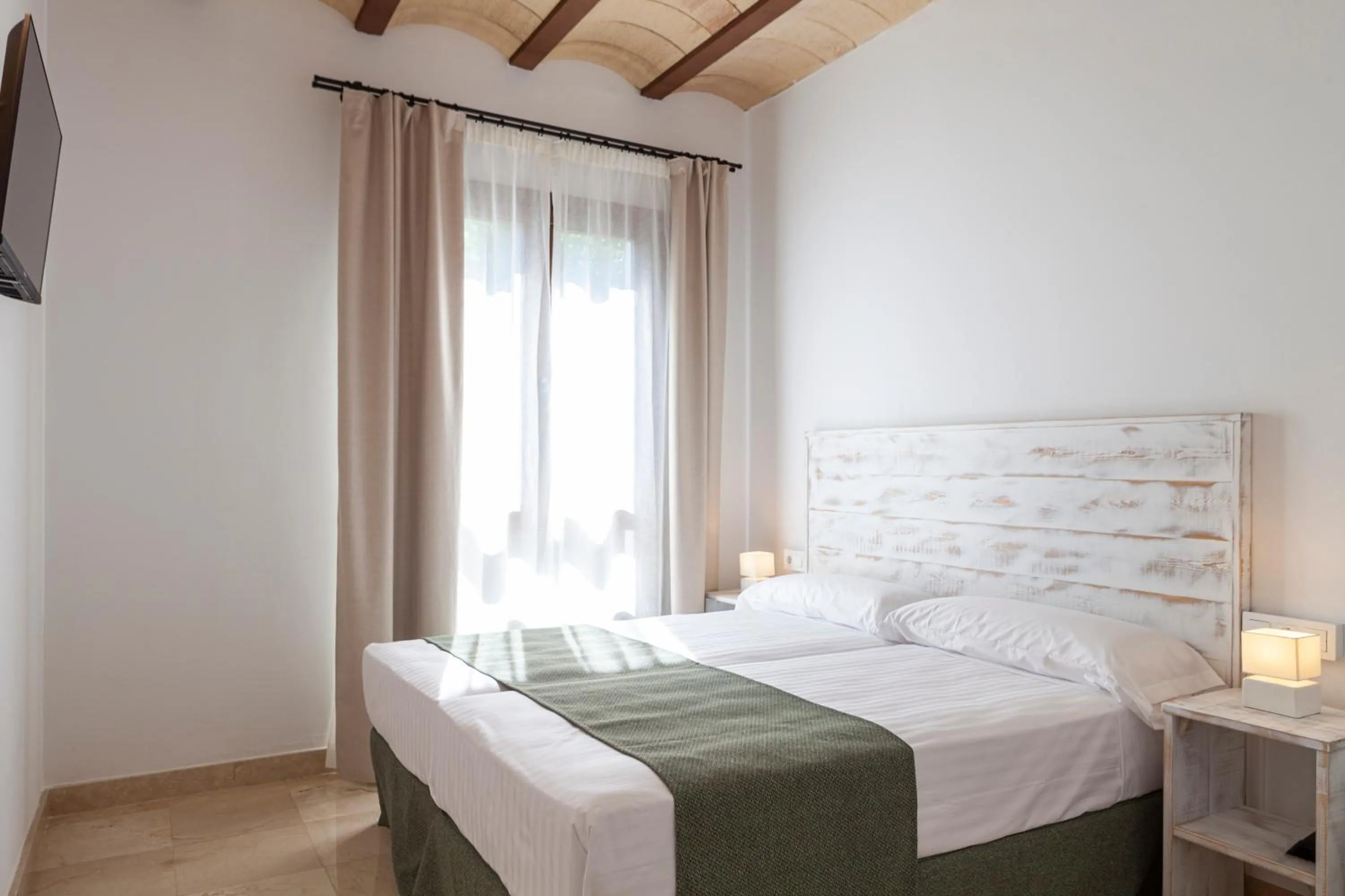 Bed in Ad Hoc Vitae Retreats & Health Only Adults