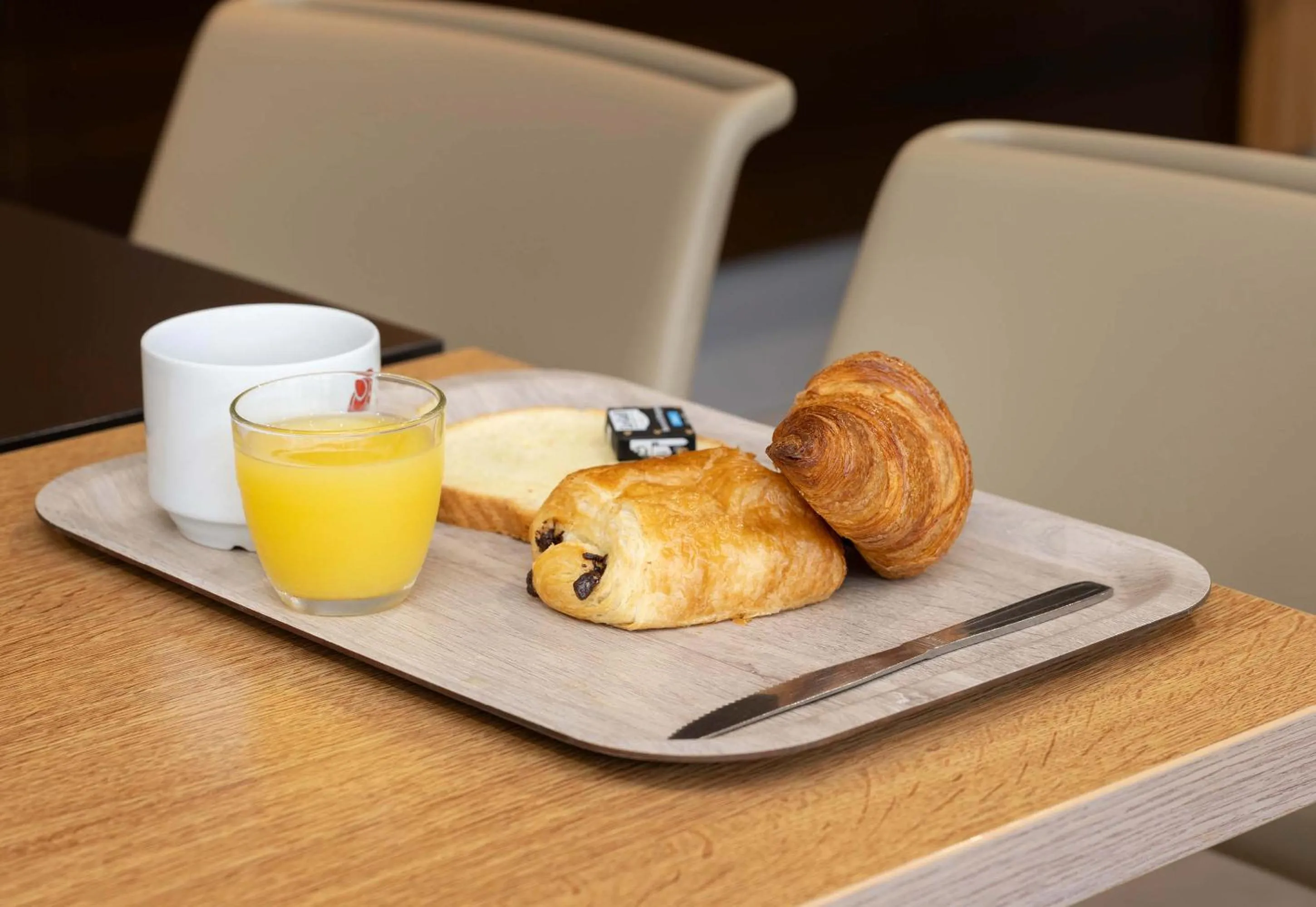 Buffet breakfast in B&B HOTEL Mont-de-Marsan