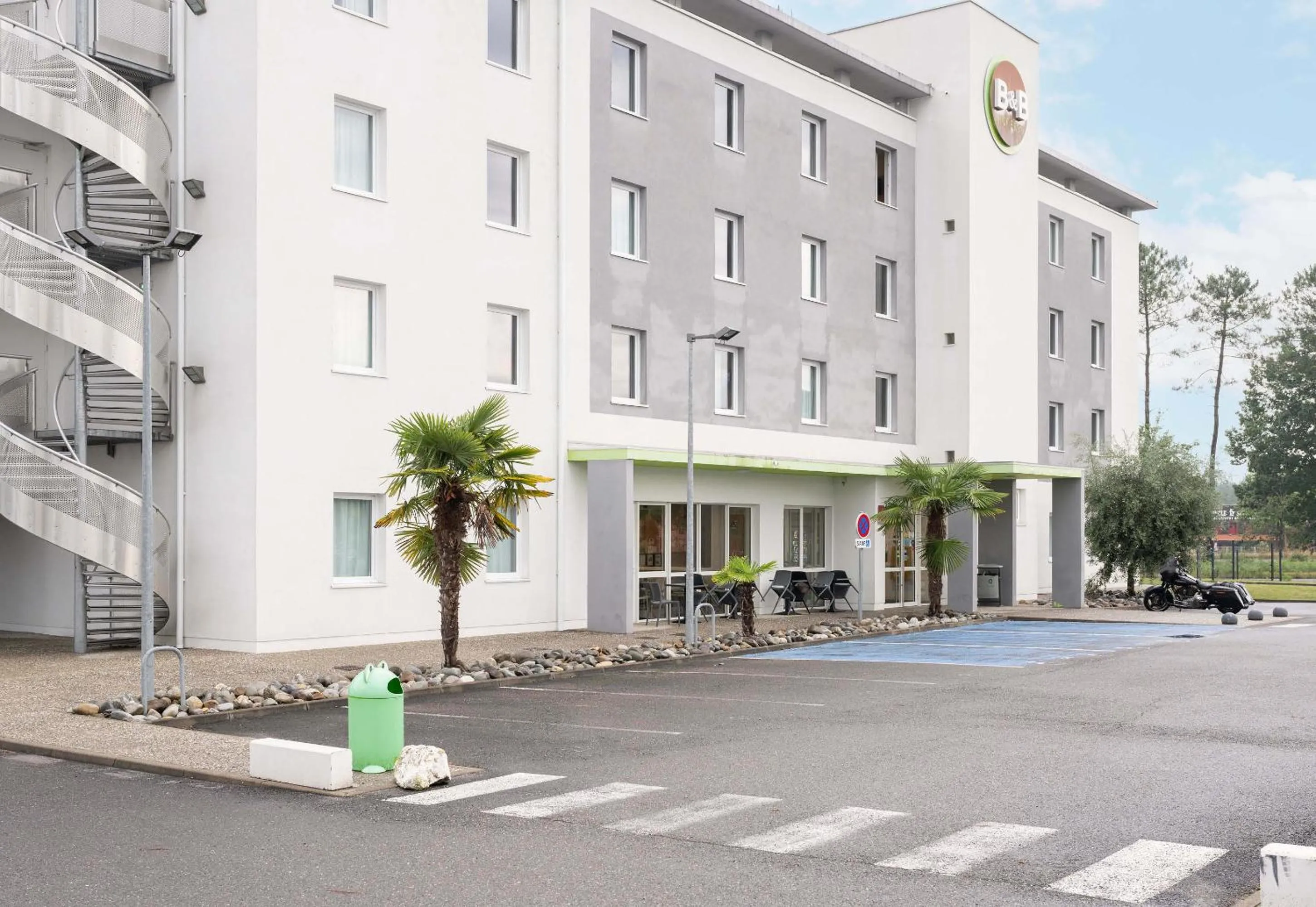 Facade/entrance in B&B HOTEL Mont-de-Marsan