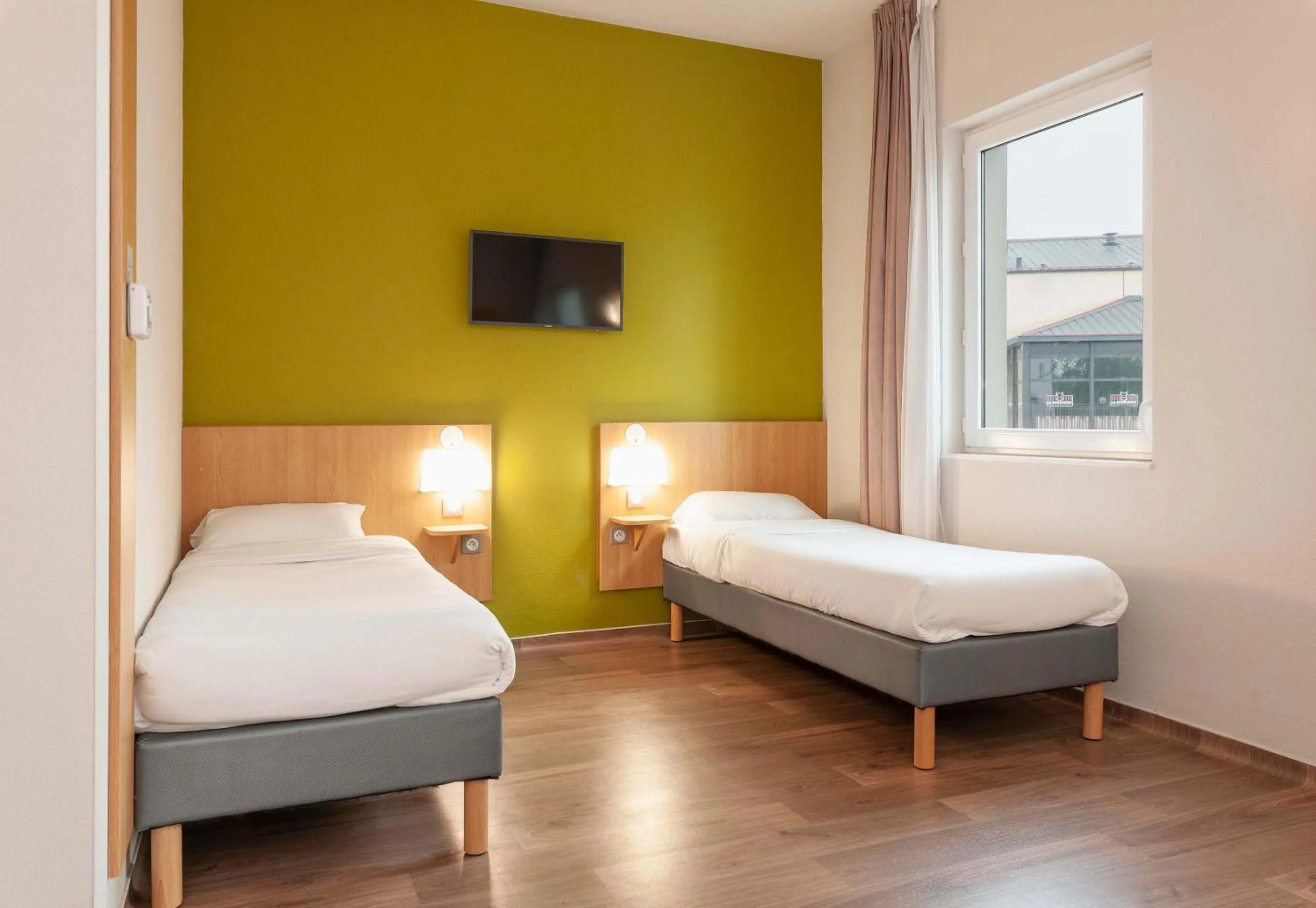 Bedroom, Bed in B&B HOTEL Mont-de-Marsan