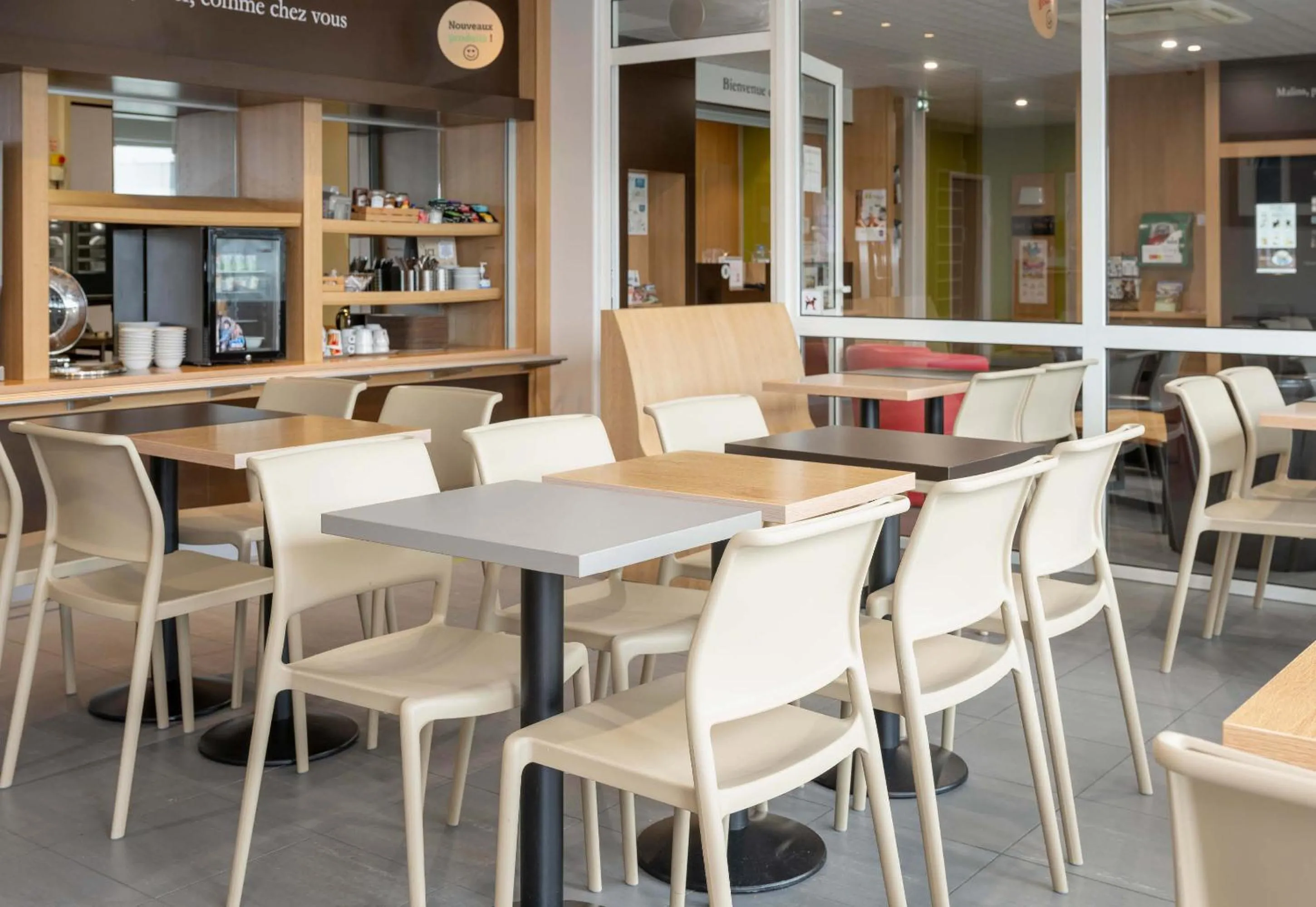 Restaurant/places to eat in B&B HOTEL Mont-de-Marsan