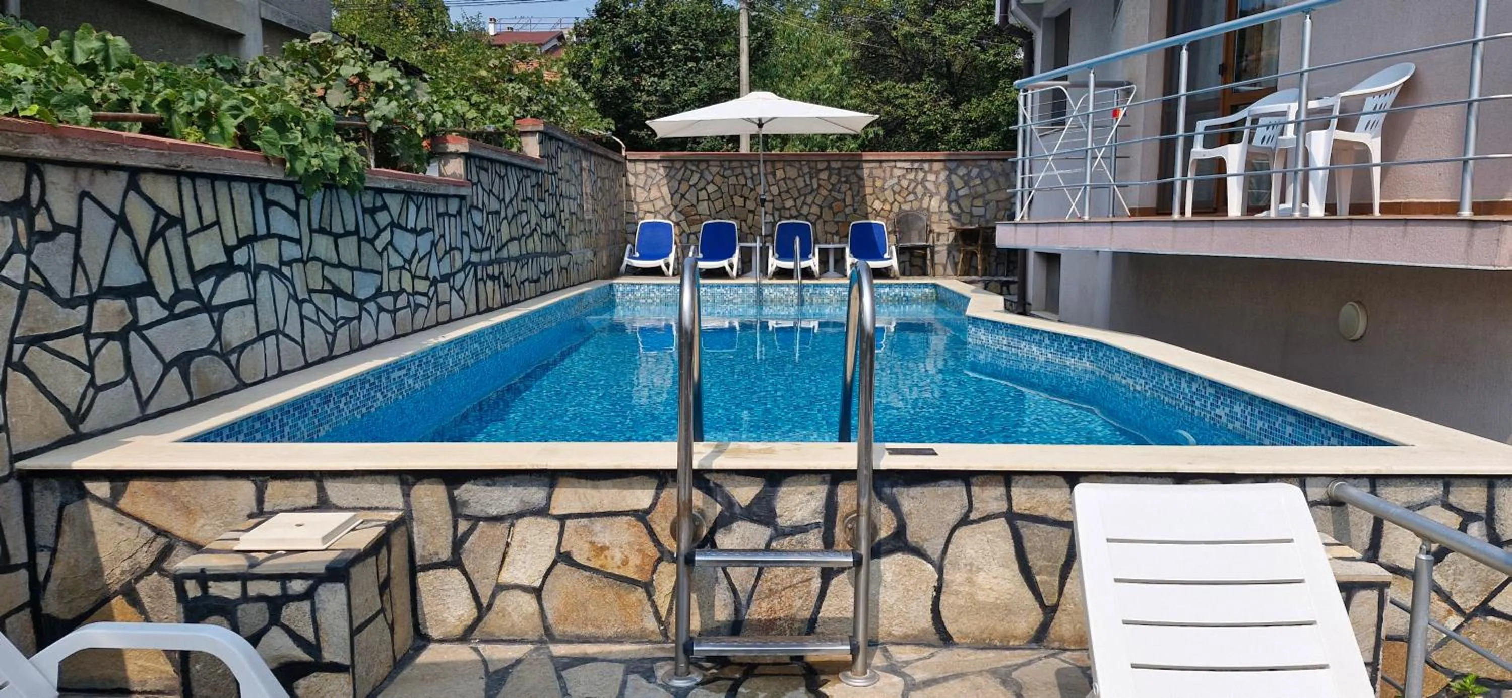 Swimming pool in Family hotel Favourite