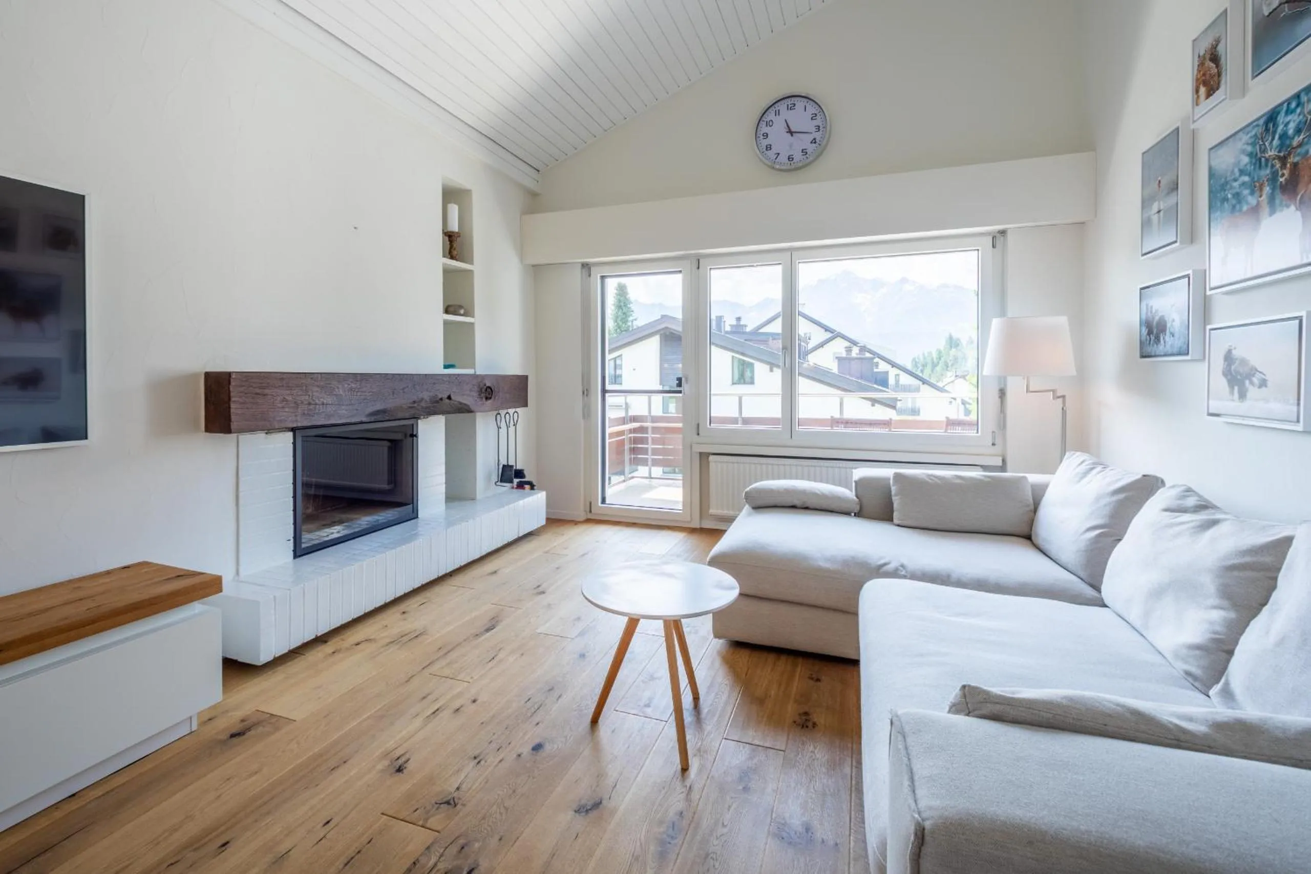 Communal lounge/ TV room in LAAX Homes Casa Curnera 8