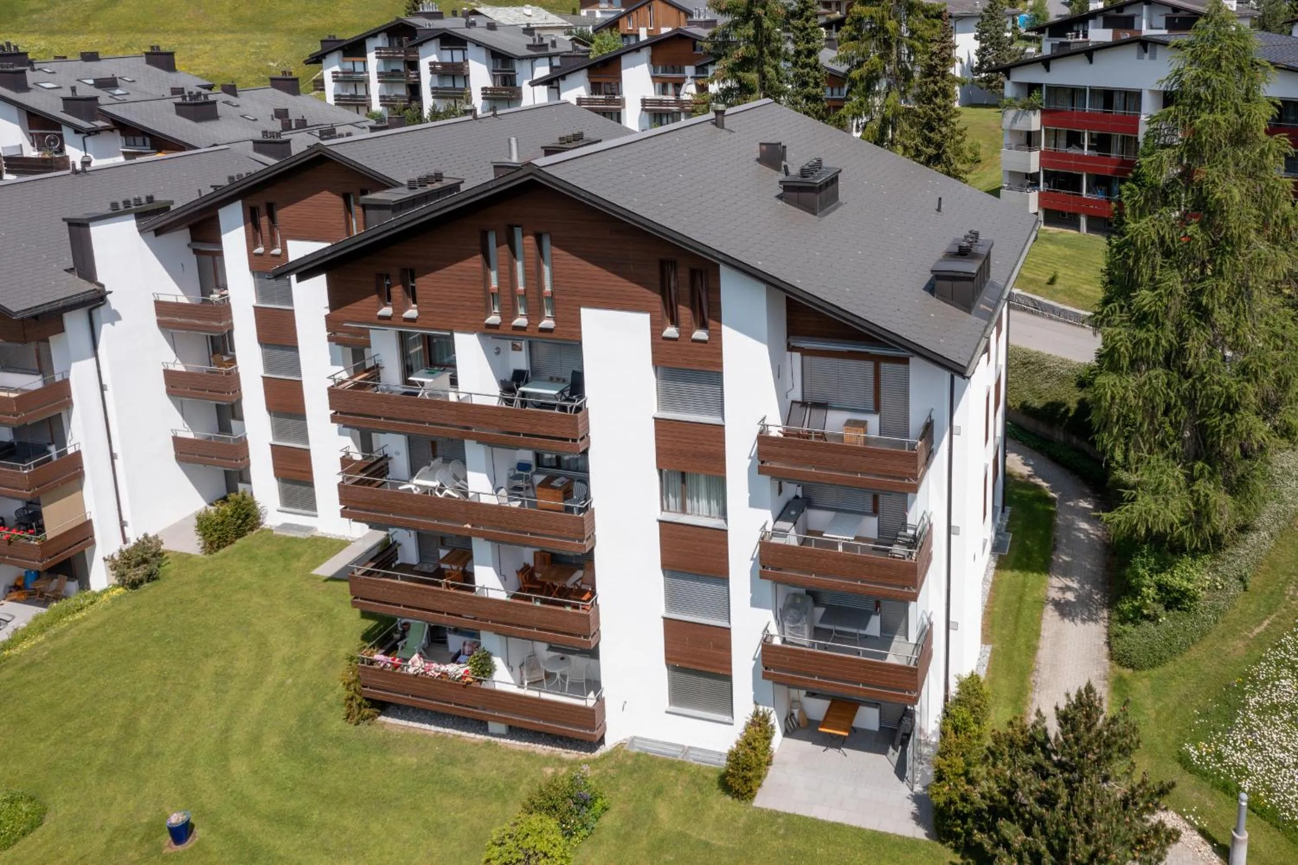Property building in LAAX Homes Casa Curnera 8