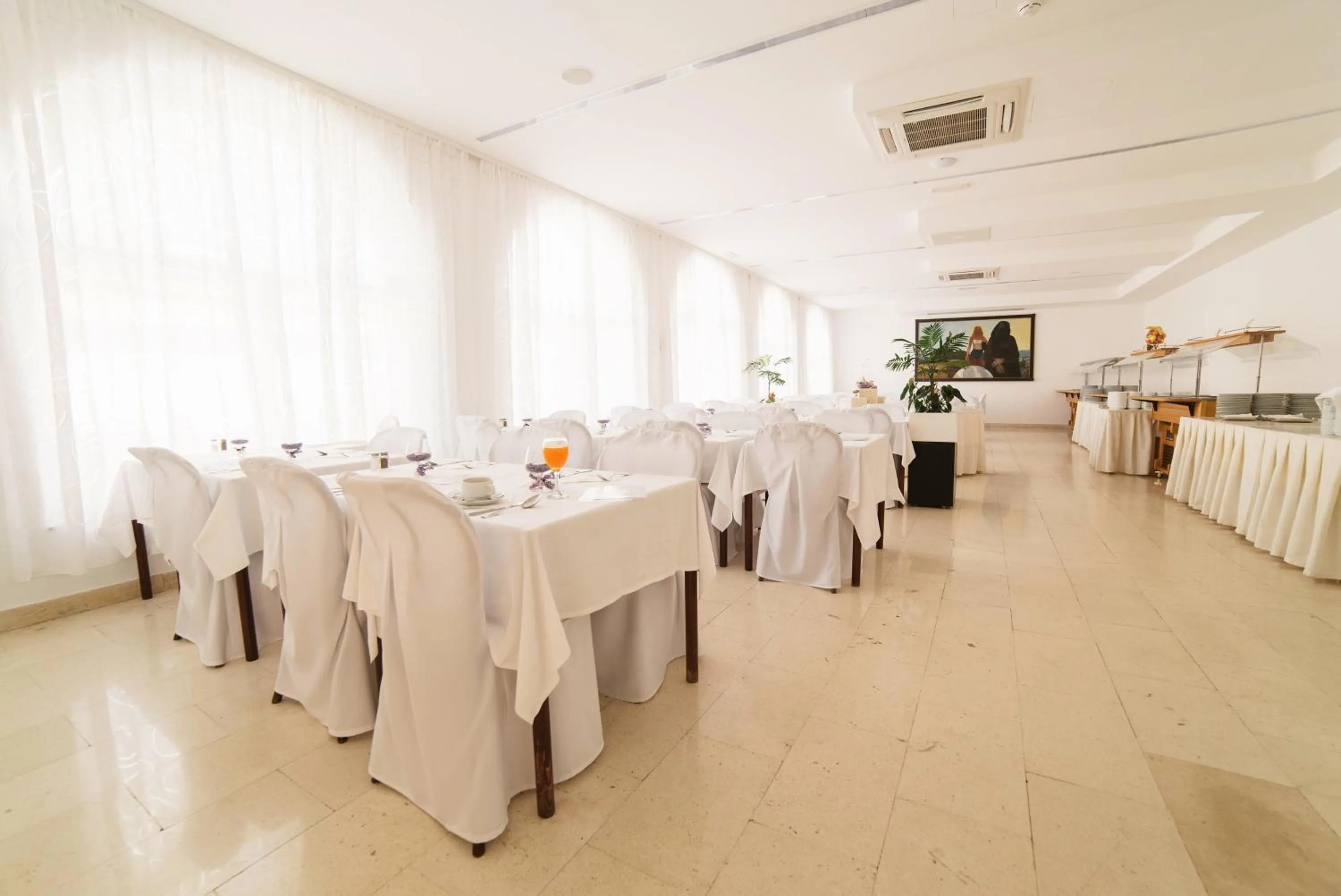 Restaurant/places to eat in Hotel Slaven