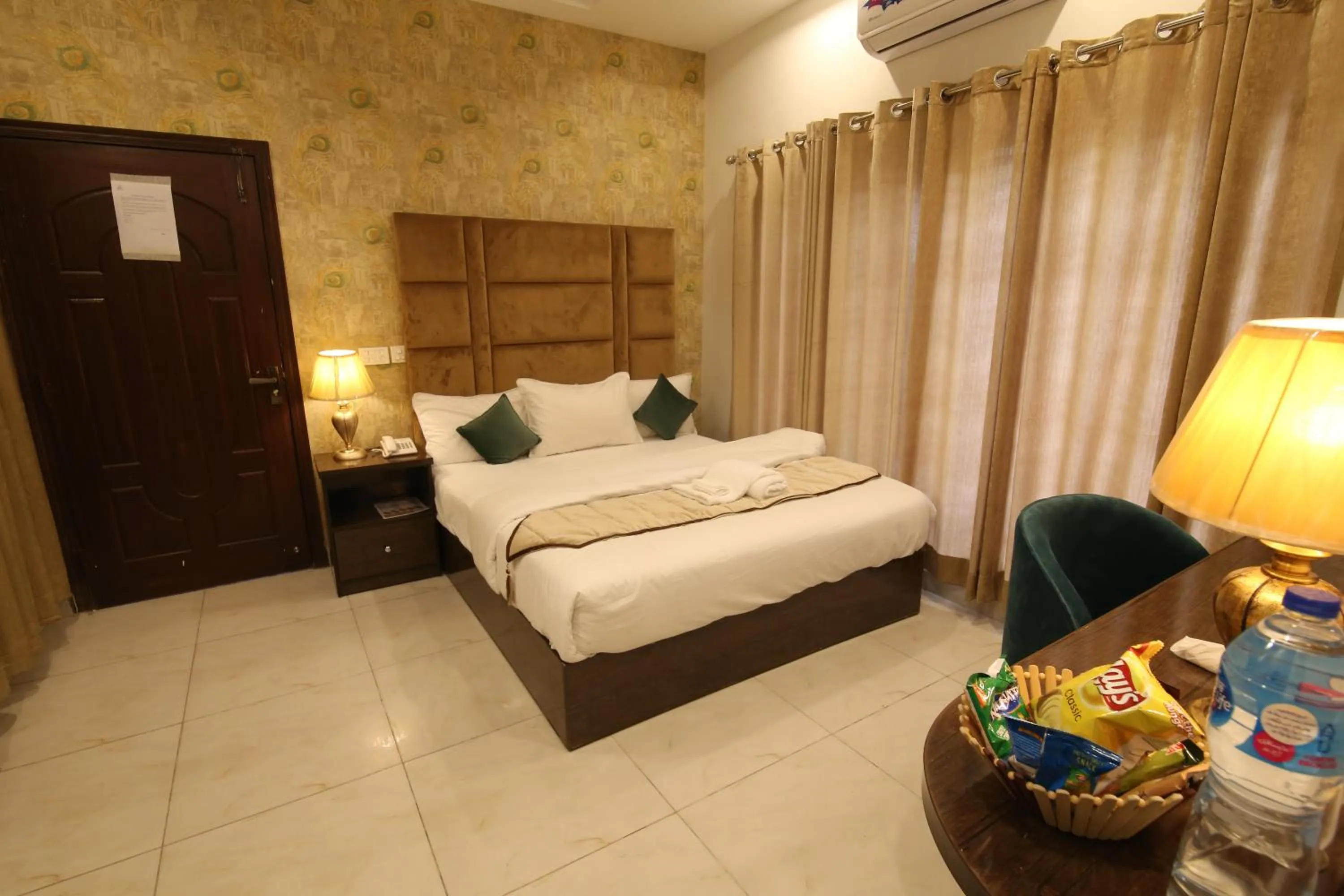 Bed in Cuzzy Inn Hotel