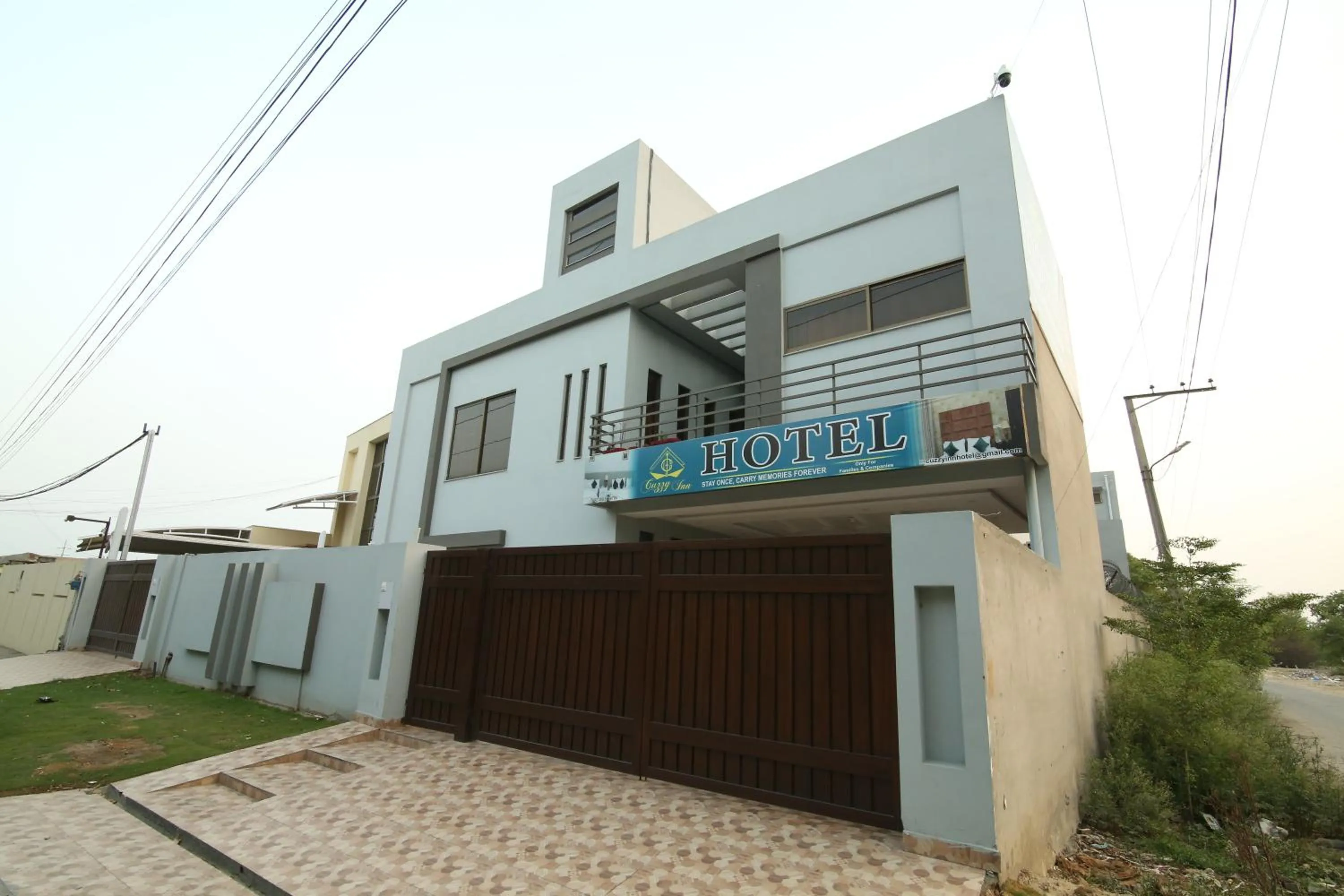 Property building in Cuzzy Inn Hotel