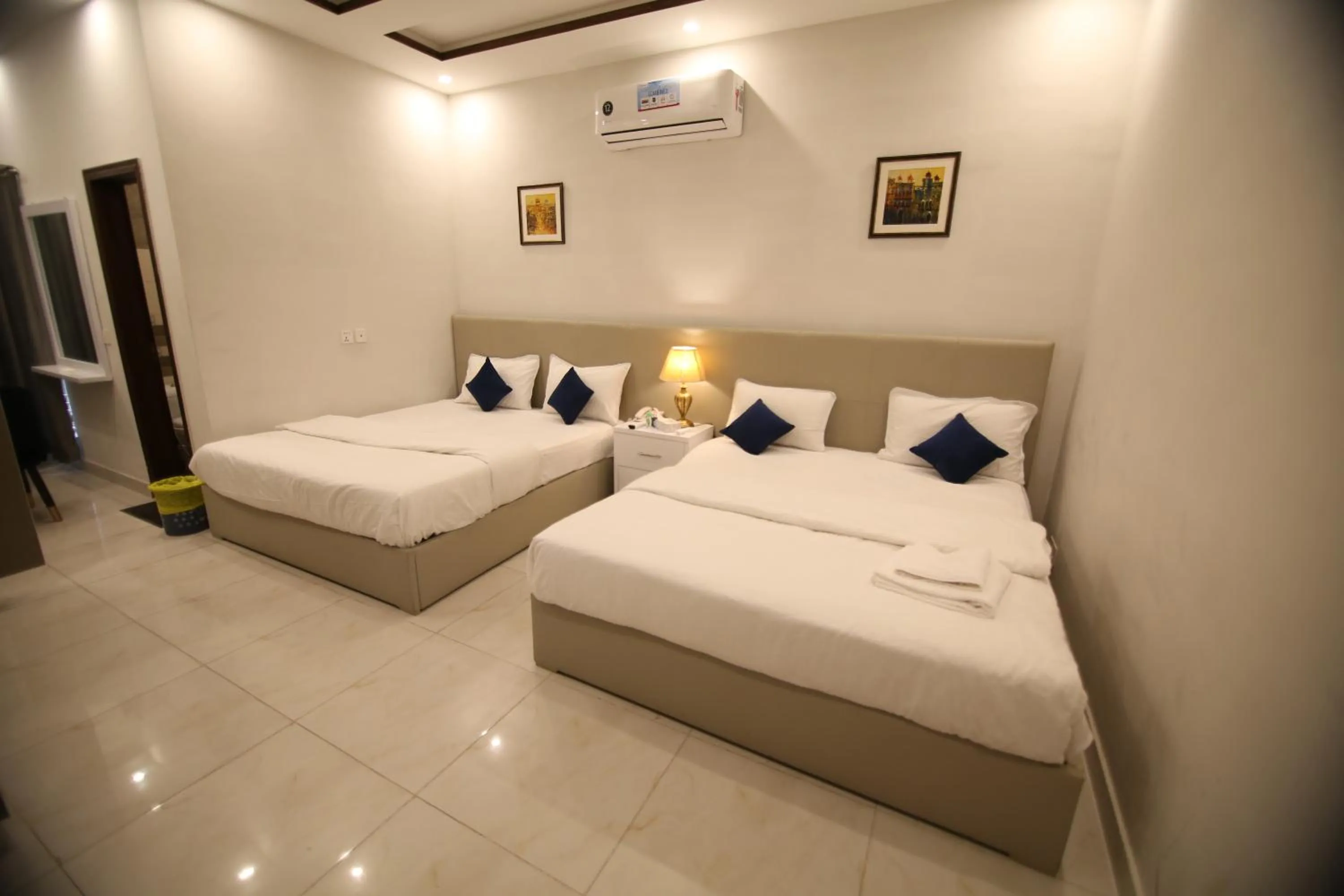 Bed in Cuzzy Inn Hotel