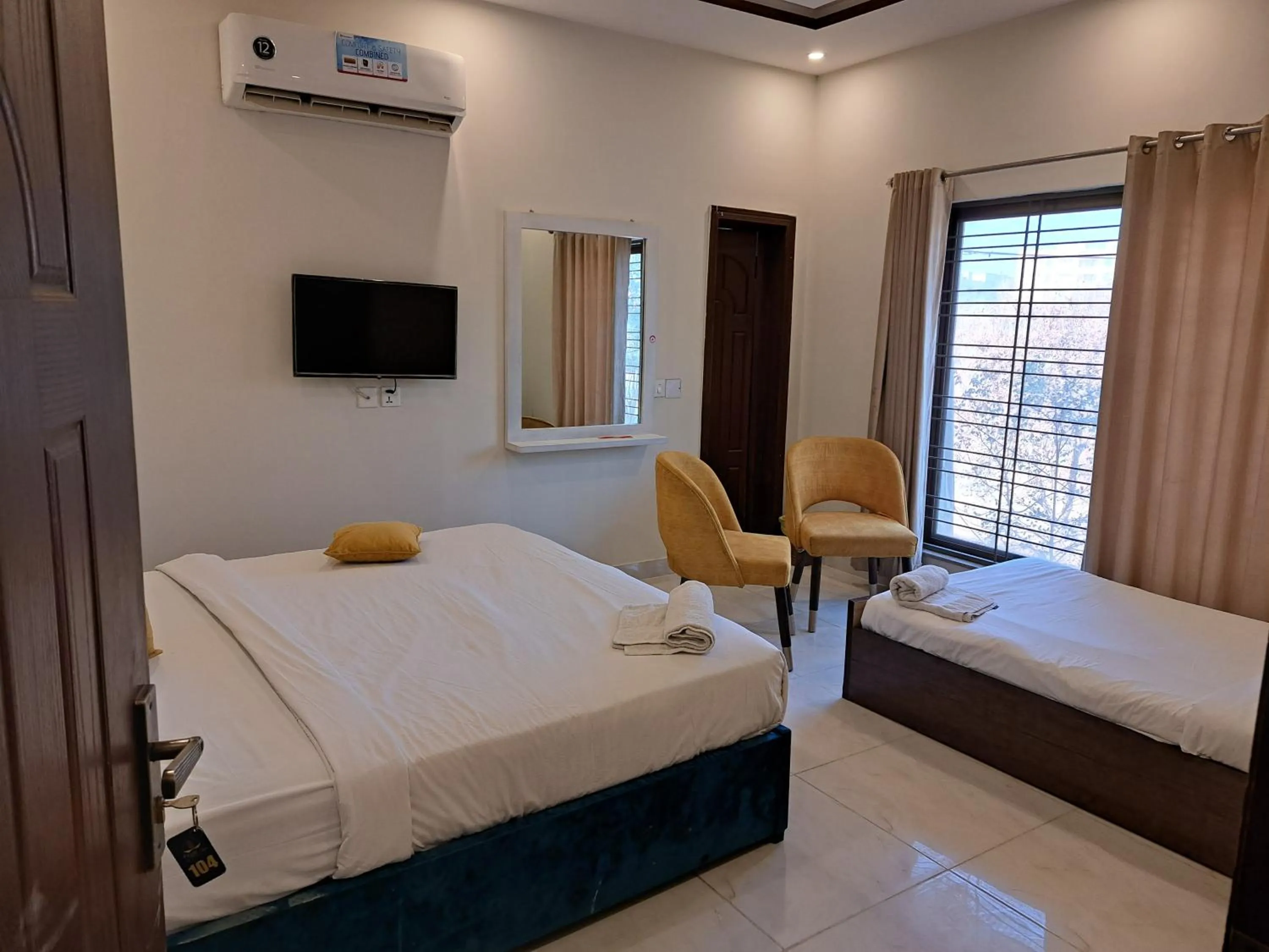 Bed in Cuzzy Inn Hotel