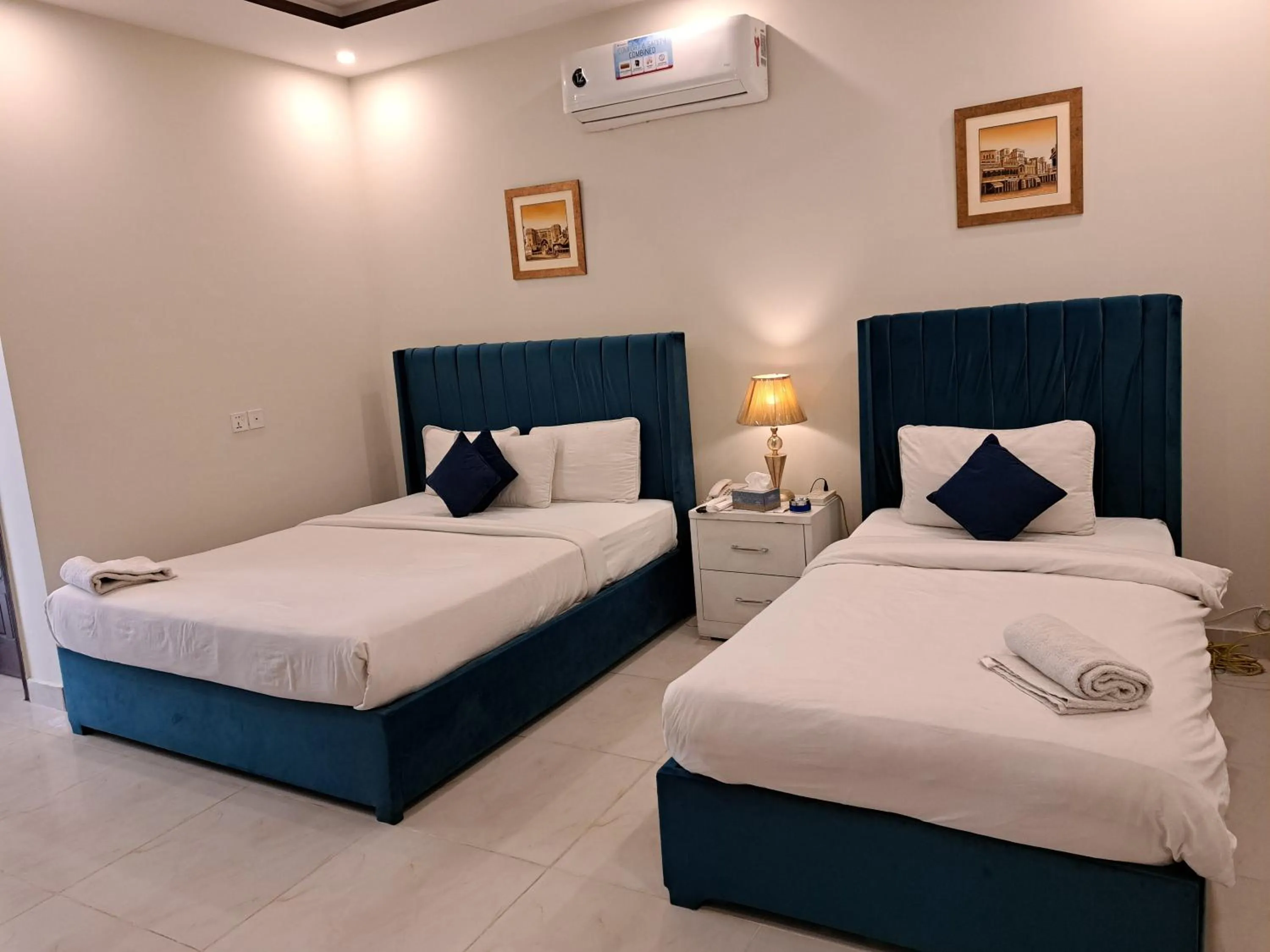 Bed in Cuzzy Inn Hotel