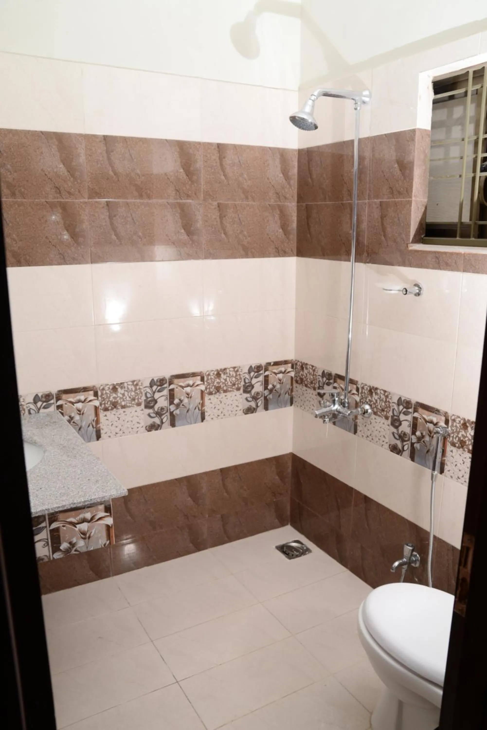 Bathroom in Cuzzy Inn Hotel