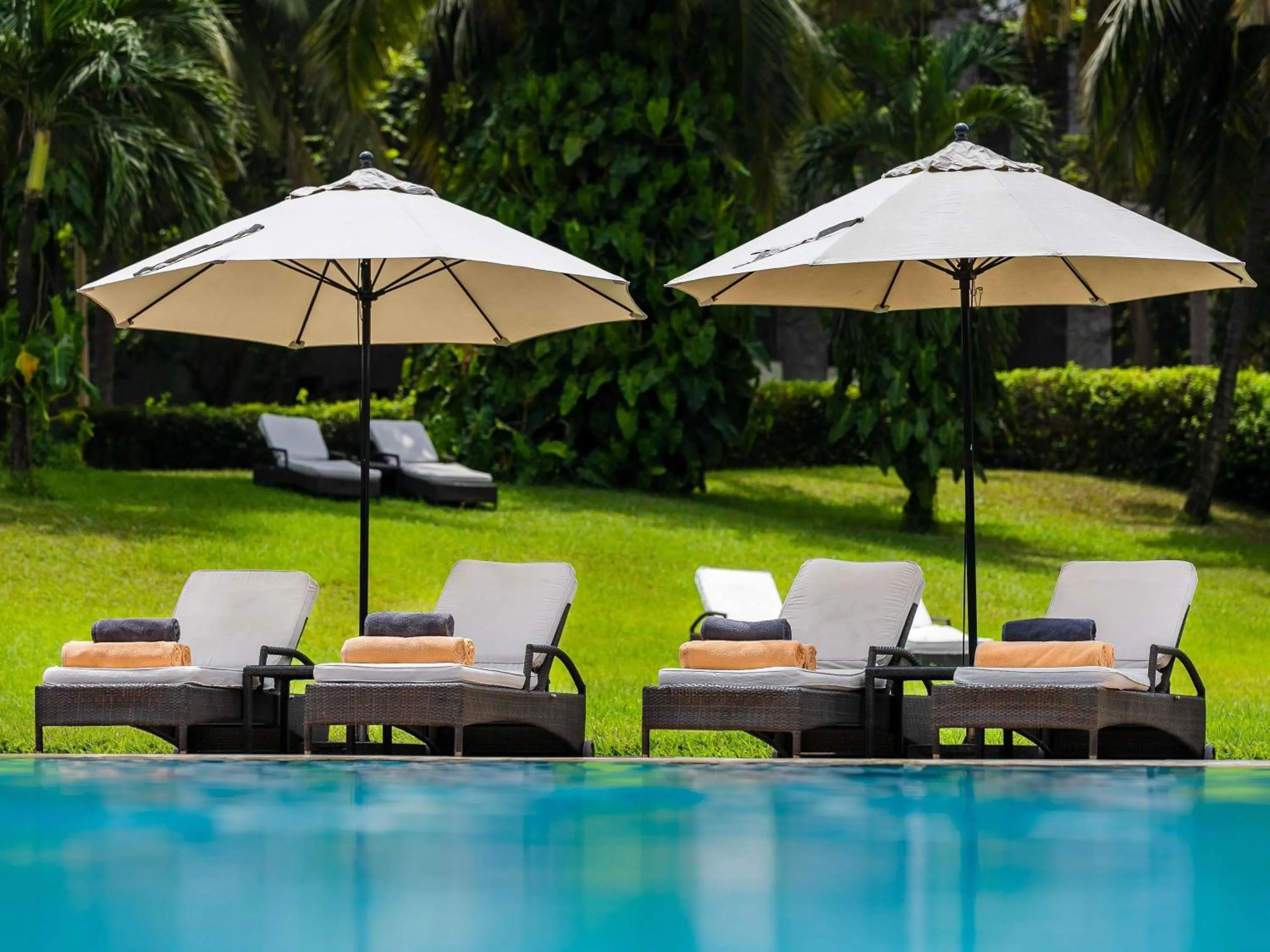 Lounge or bar in Mövenpick Ambassador Hotel Accra