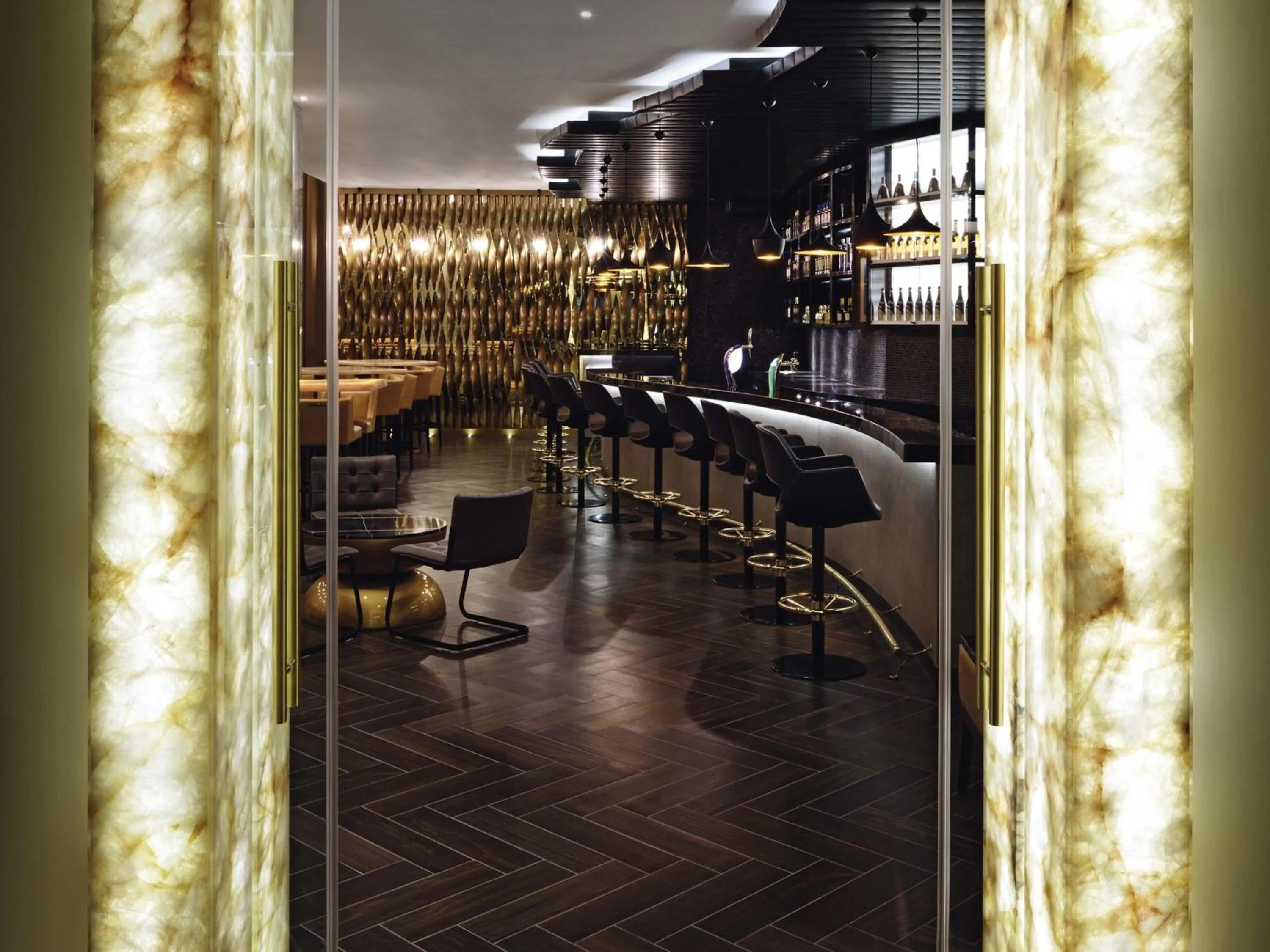 Lounge or bar in Mövenpick Ambassador Hotel Accra