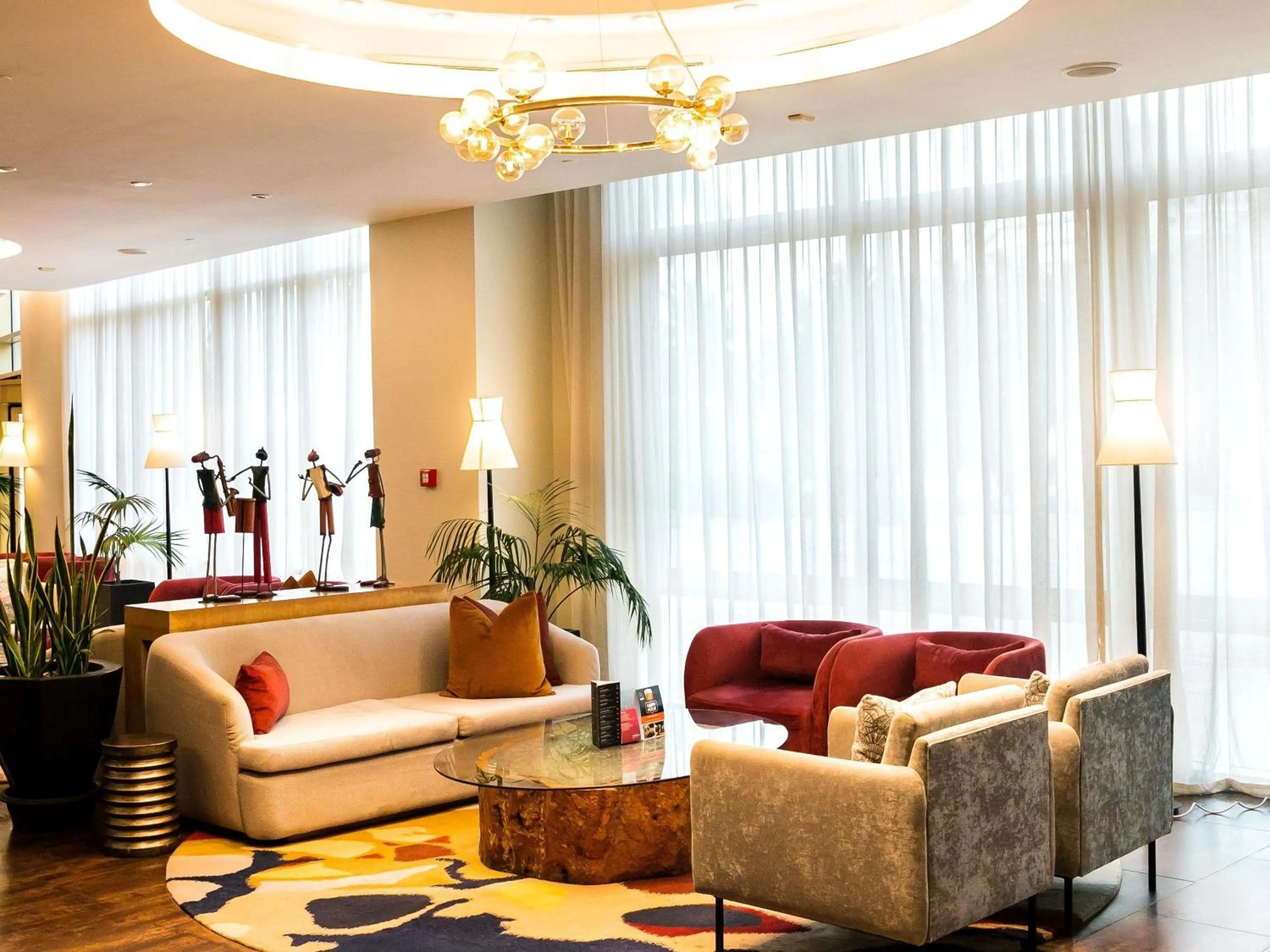 Lounge or bar in Mövenpick Ambassador Hotel Accra