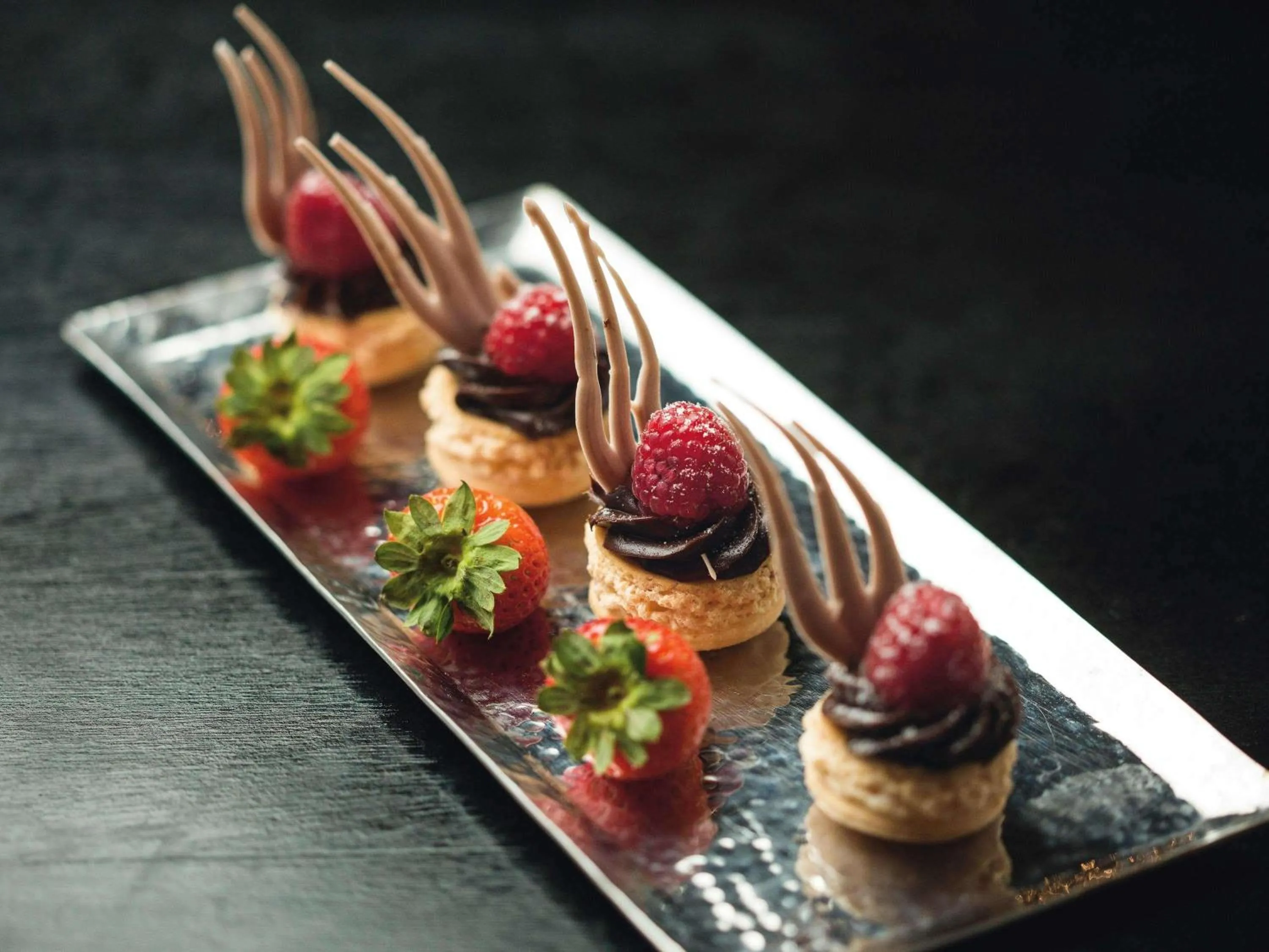 Restaurant/places to eat in Mövenpick Ambassador Hotel Accra