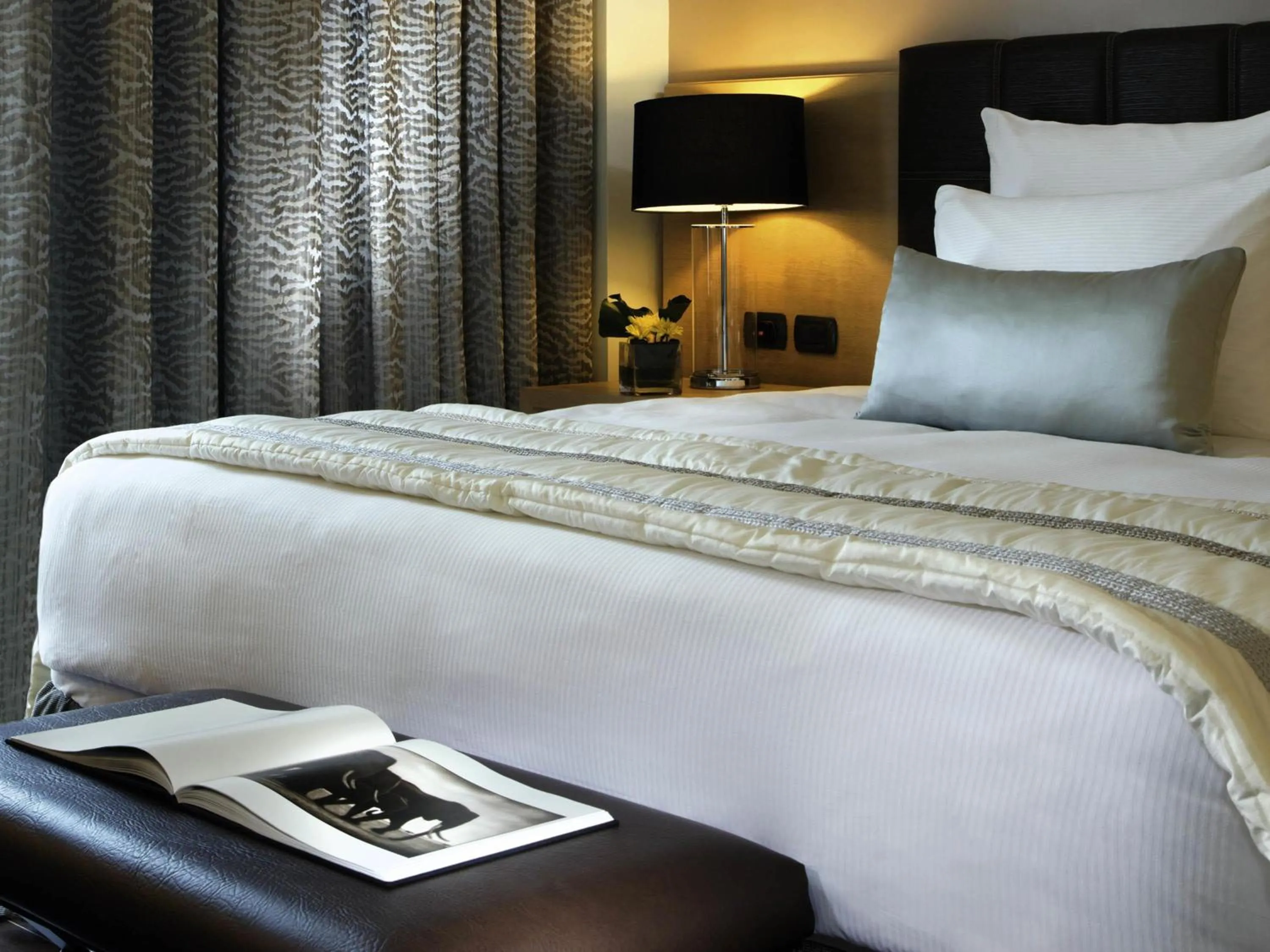 Bedroom, Bed in Mövenpick Ambassador Hotel Accra