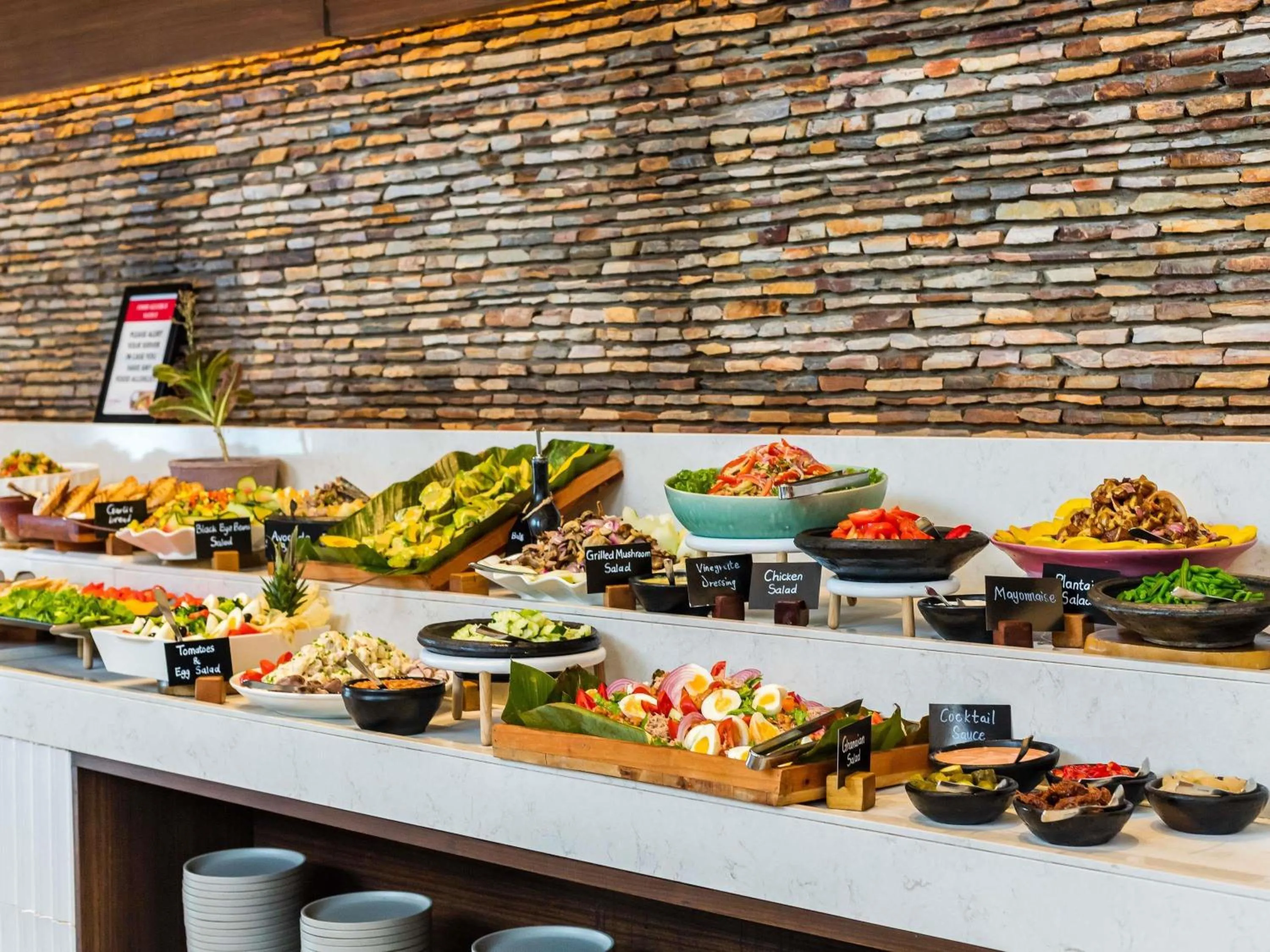 Restaurant/places to eat in Mövenpick Ambassador Hotel Accra