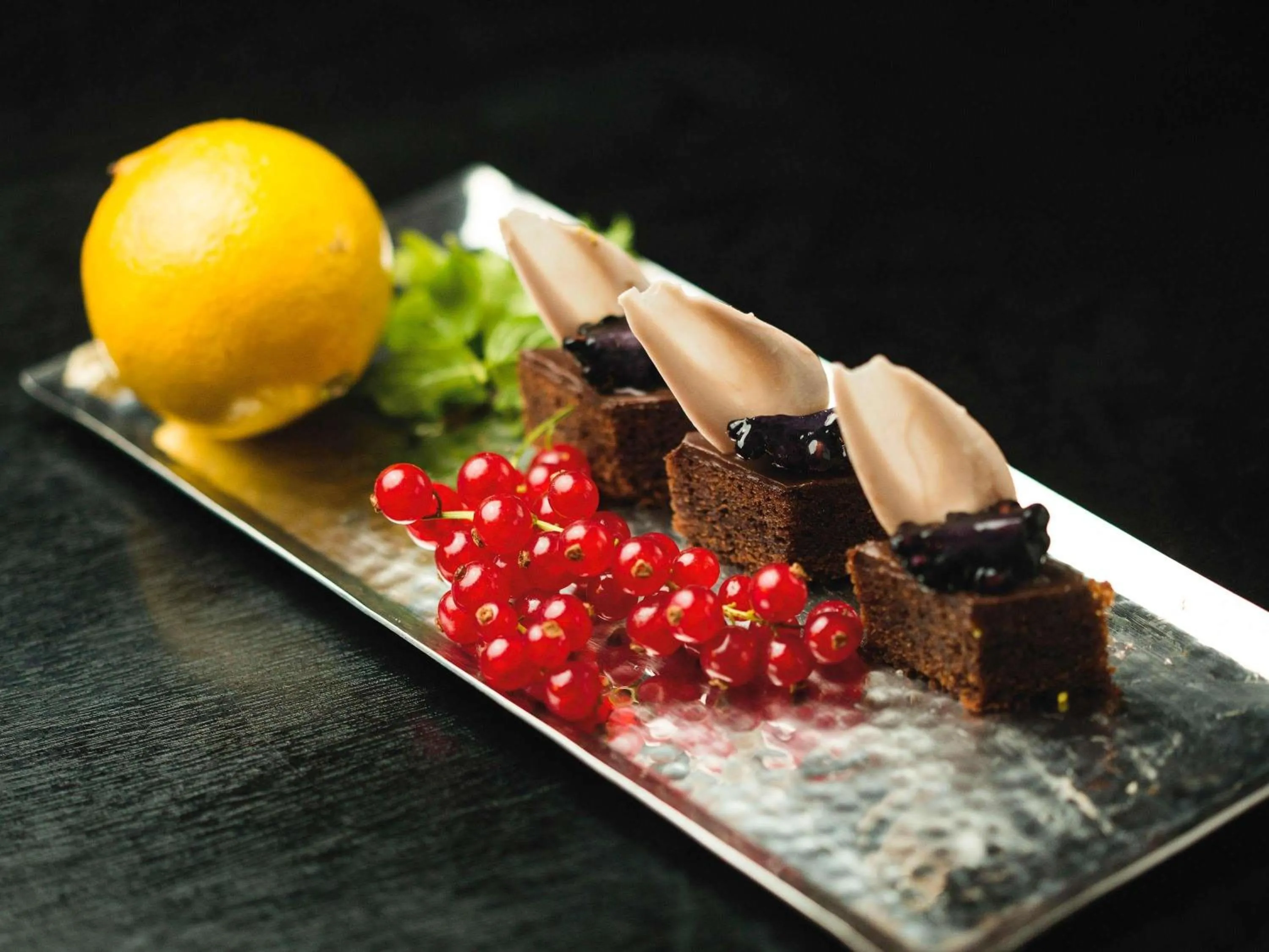 Restaurant/places to eat in Mövenpick Ambassador Hotel Accra