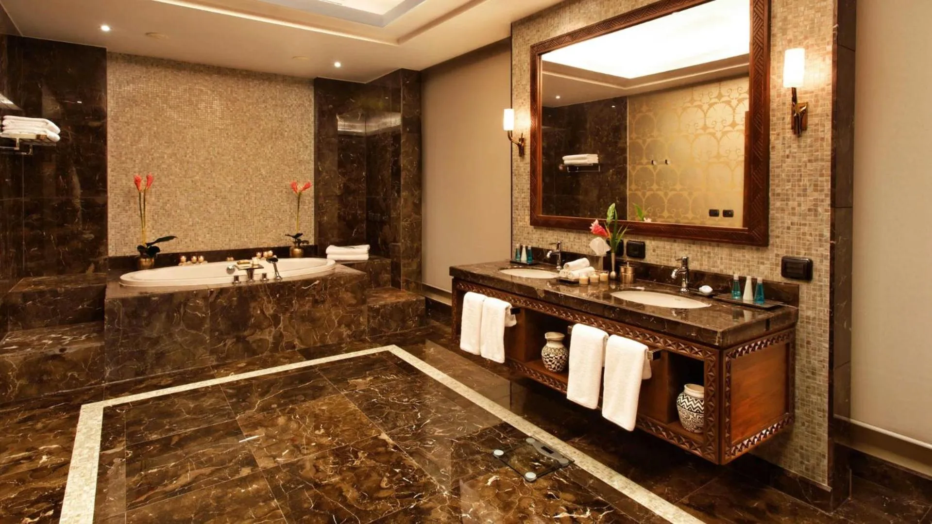 Bathroom in Mövenpick Ambassador Hotel Accra