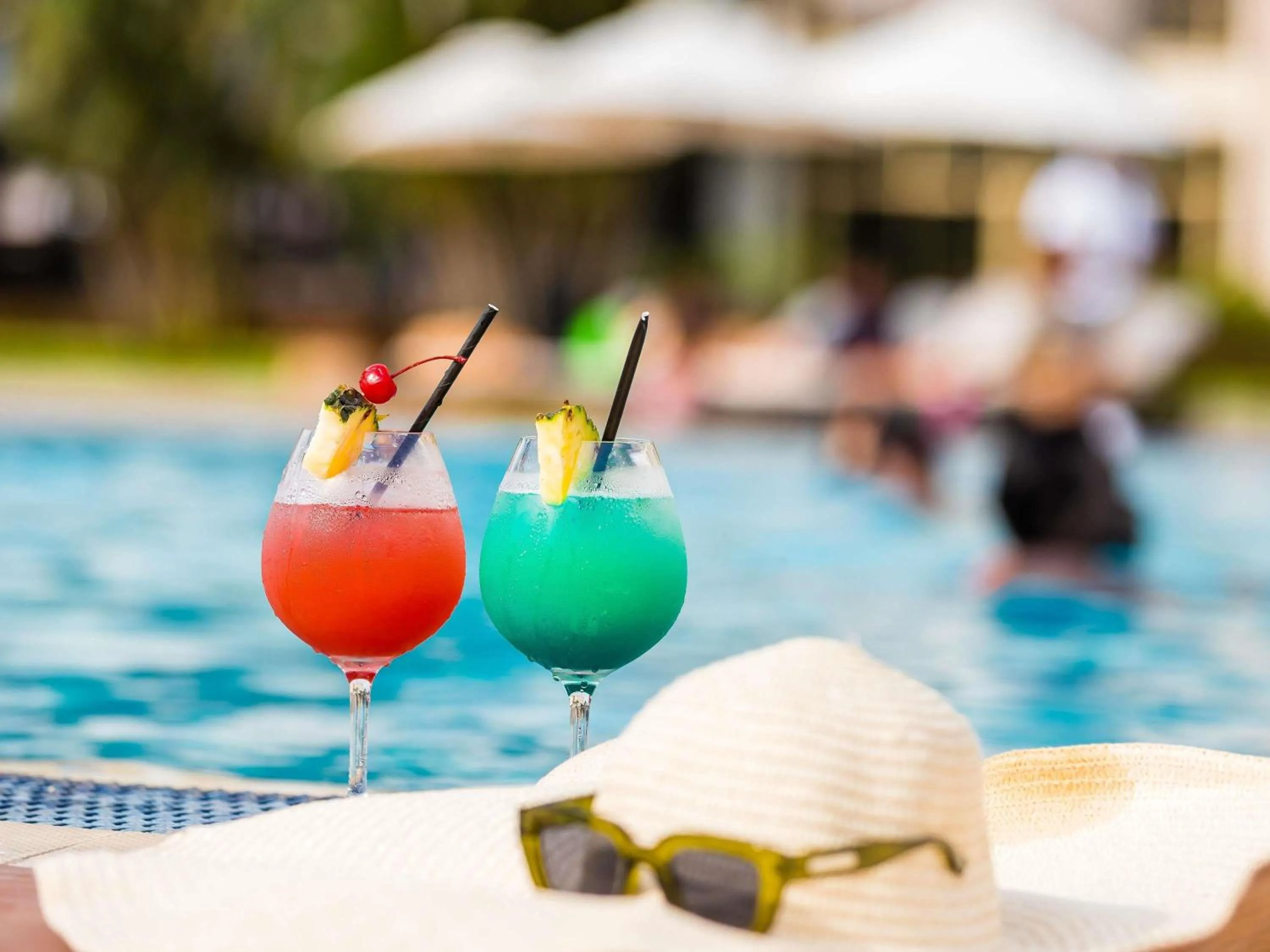 Lounge or bar in Mövenpick Ambassador Hotel Accra