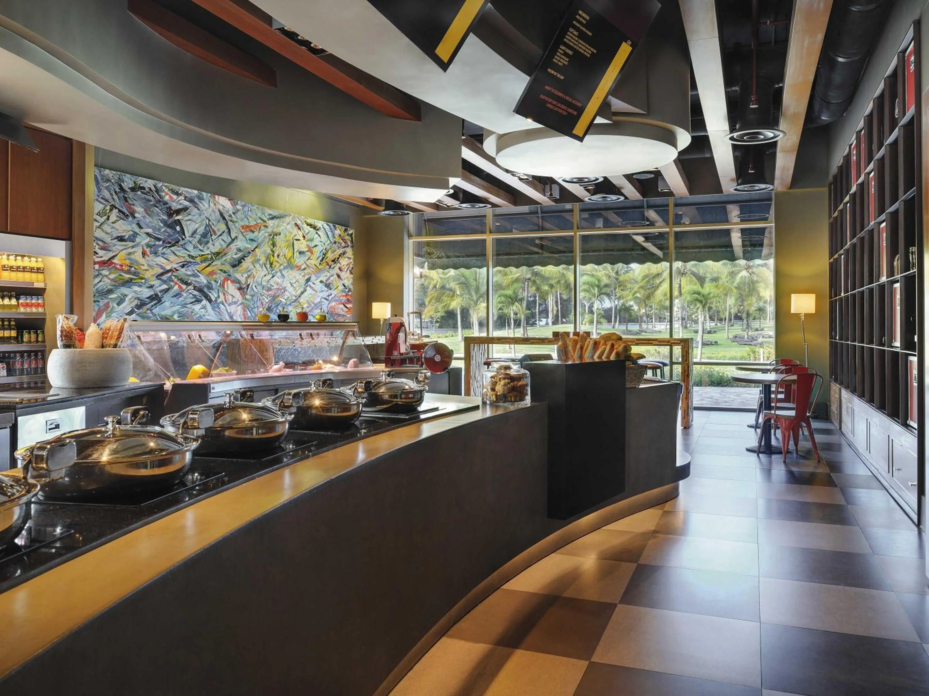 Restaurant/places to eat in Mövenpick Ambassador Hotel Accra