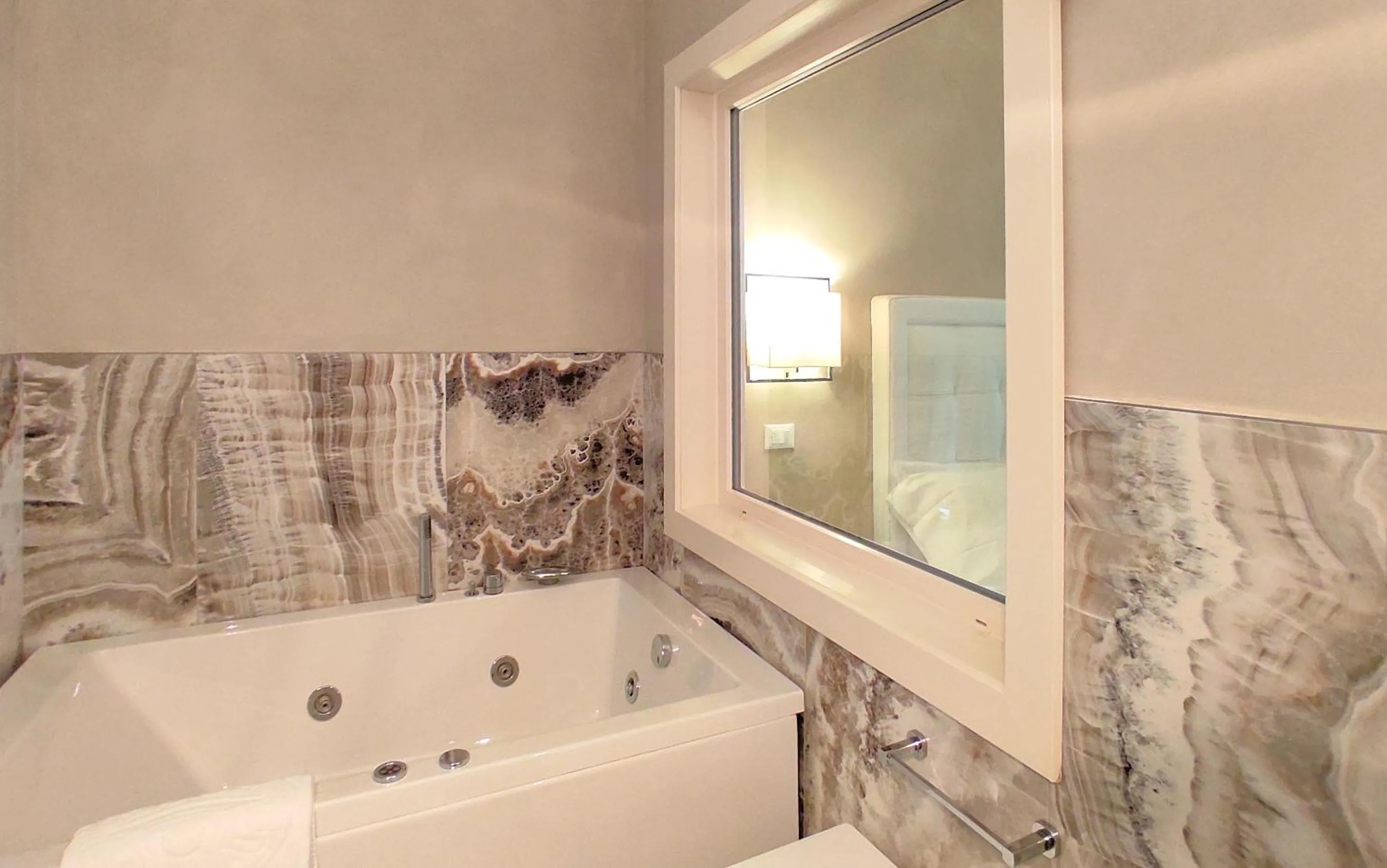 Hot Tub in Hotel Cecina Beach