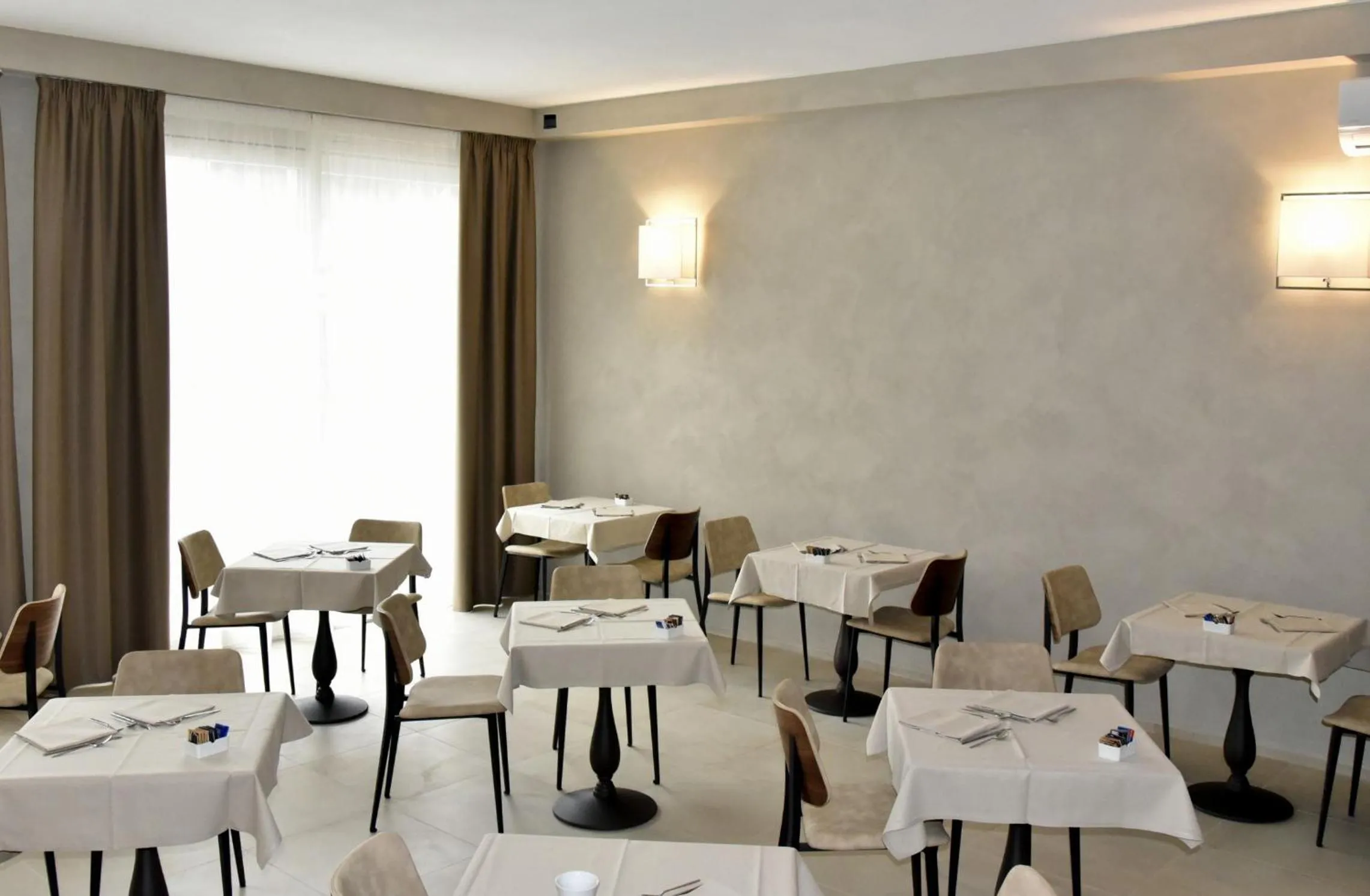 Dining area in Hotel Cecina Beach