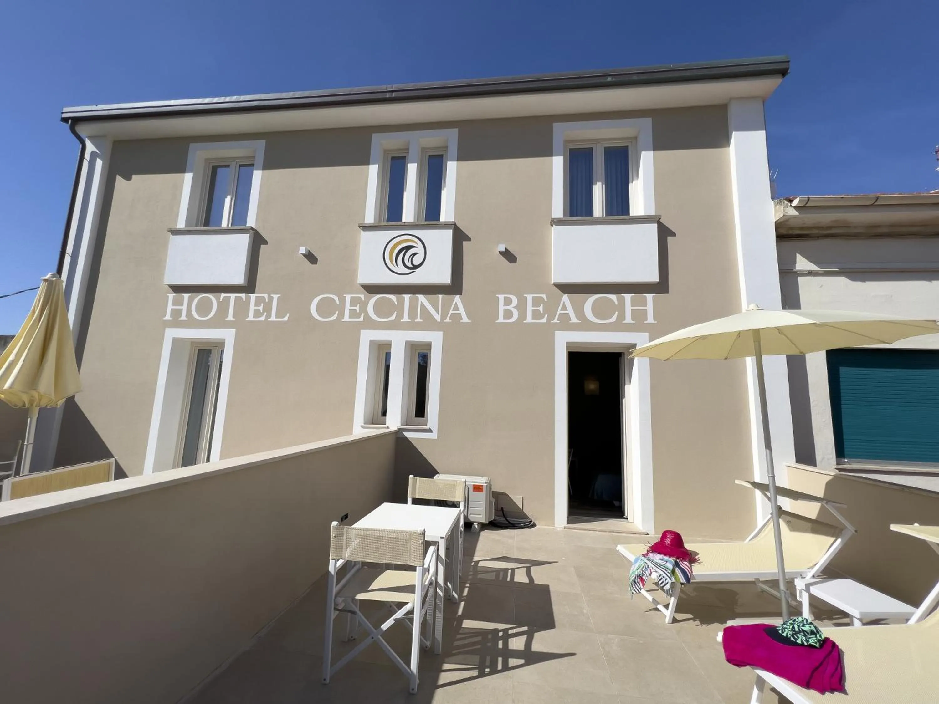 Facade/entrance in Hotel Cecina Beach