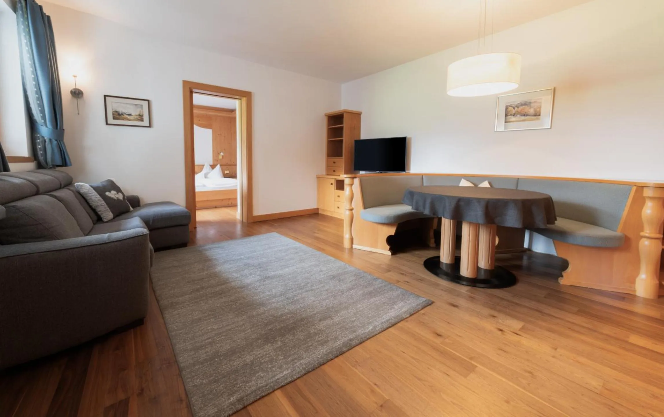 Dining area in Apartments Sunela