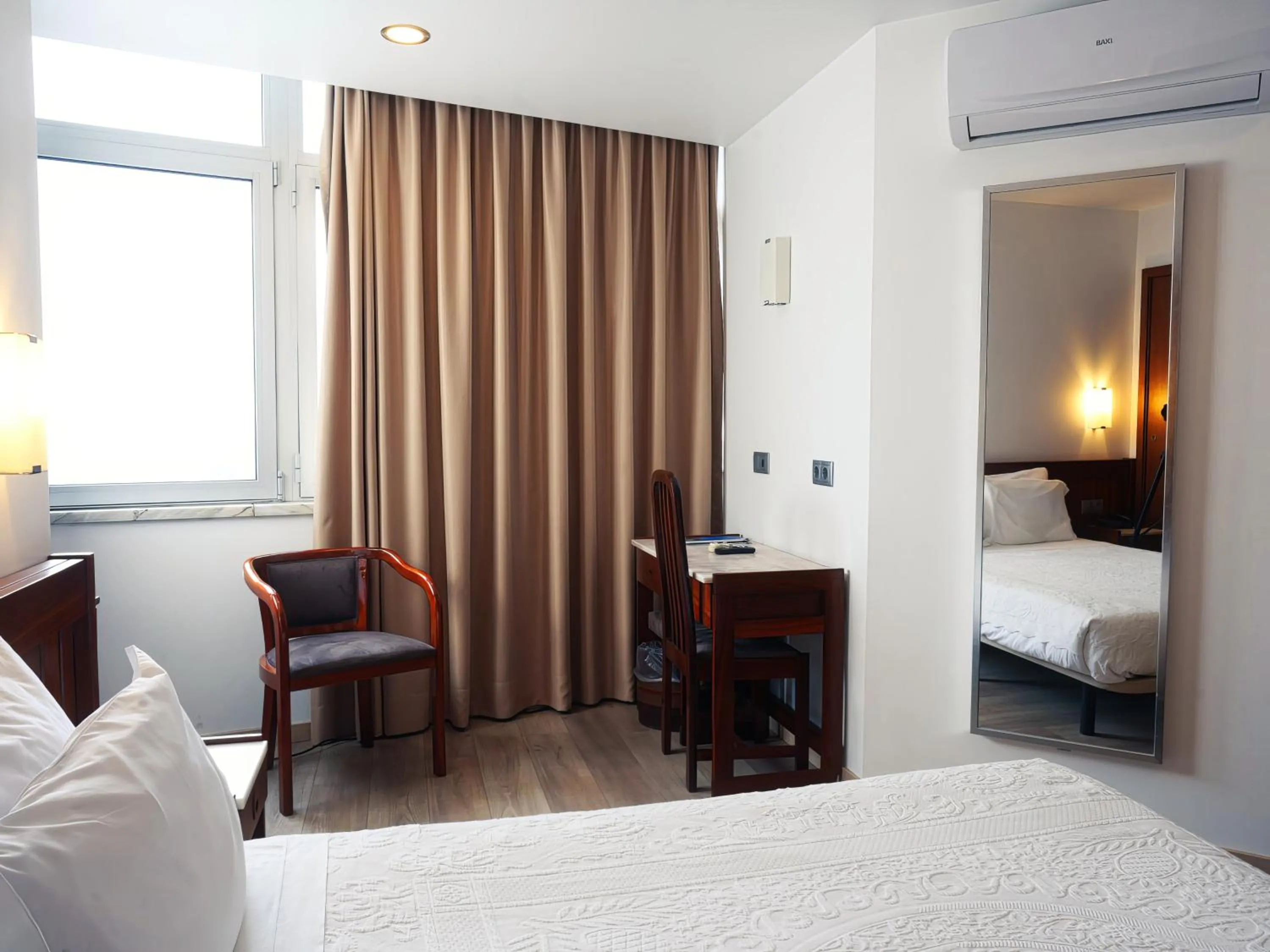 Facility for disabled guests, Bed in Hotel São Francisco