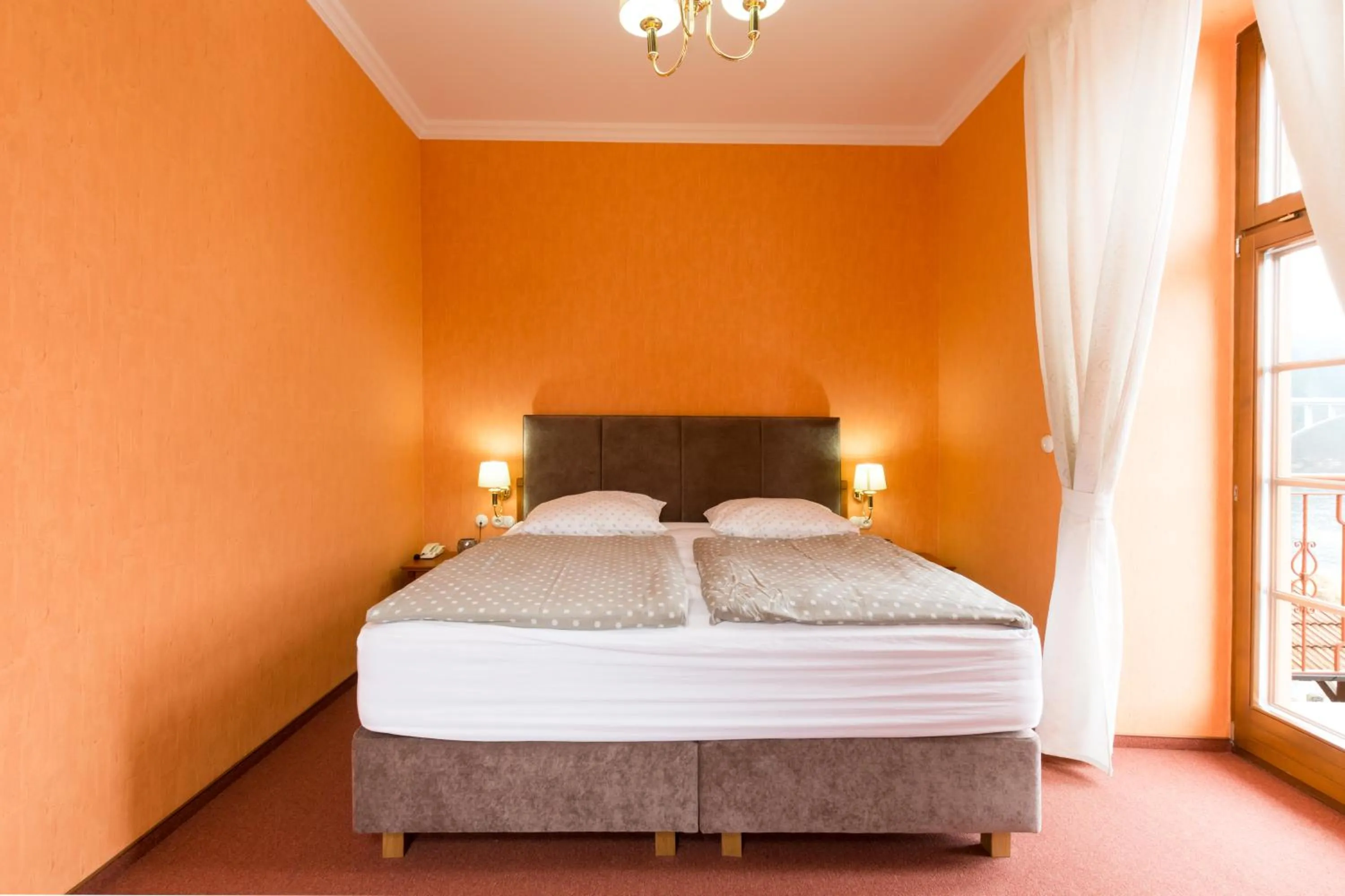 Bed in ROMANTIK HOTEL ELEONORA