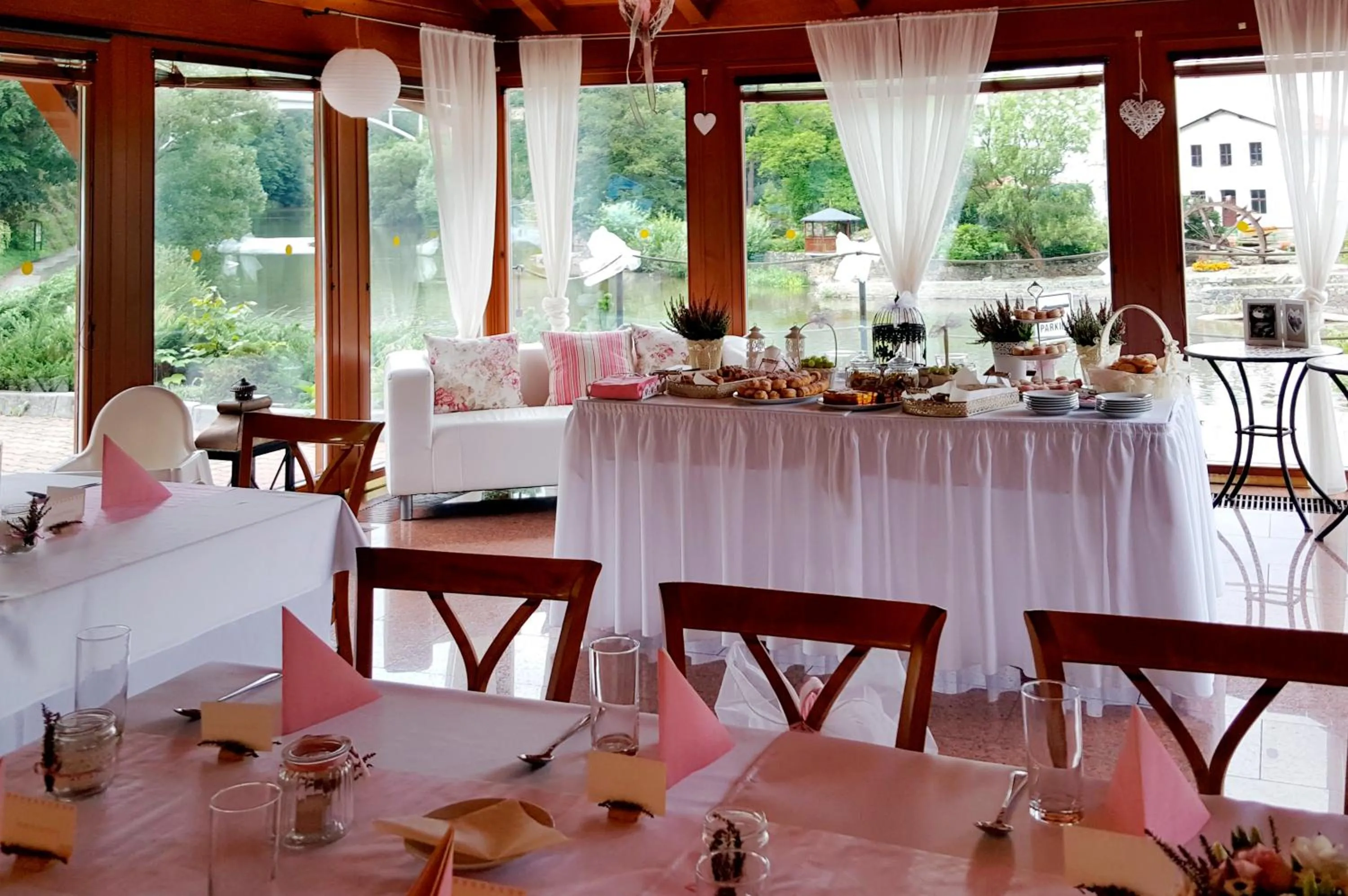 Restaurant/places to eat in ROMANTIK HOTEL ELEONORA