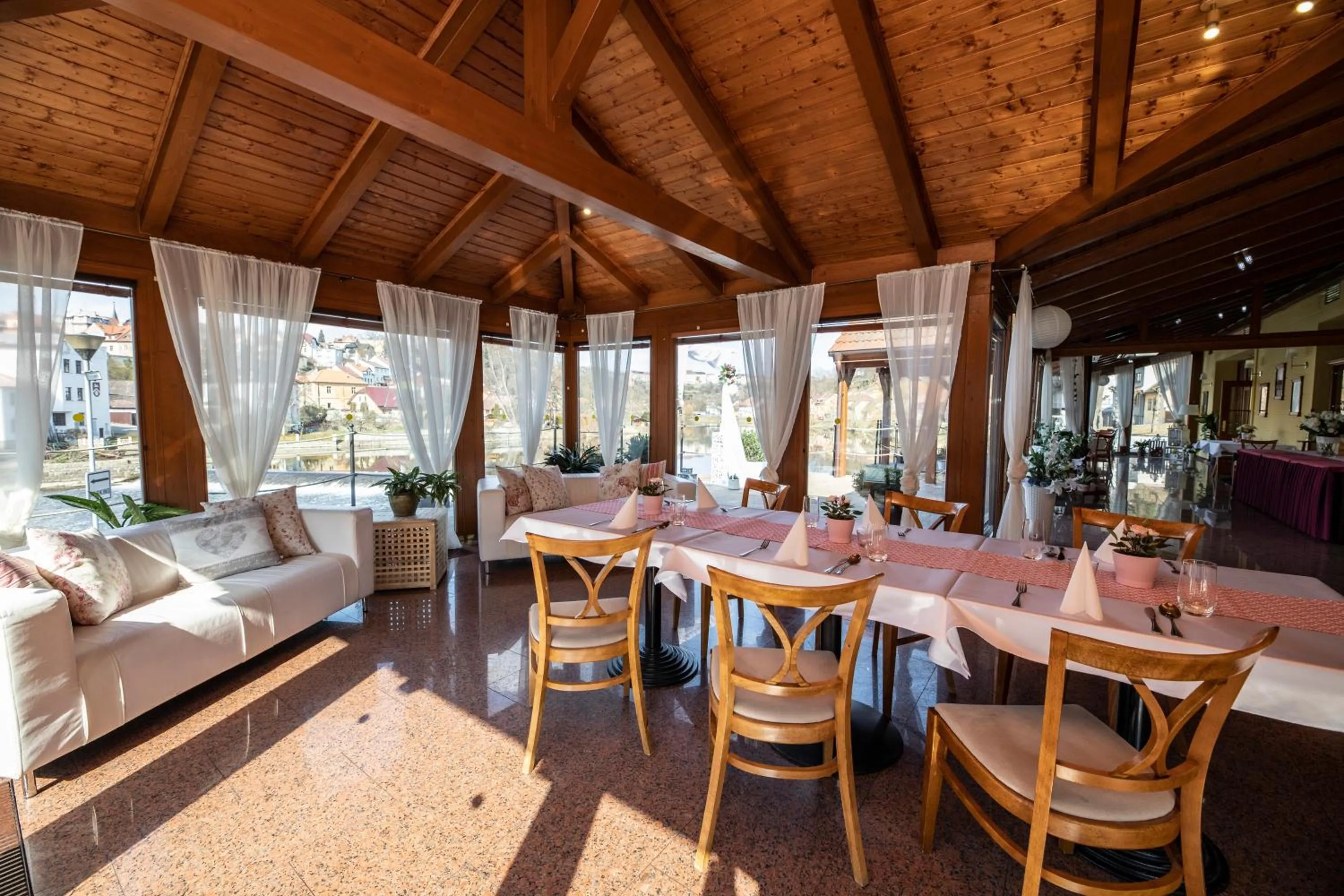 Restaurant/places to eat in ROMANTIK HOTEL ELEONORA