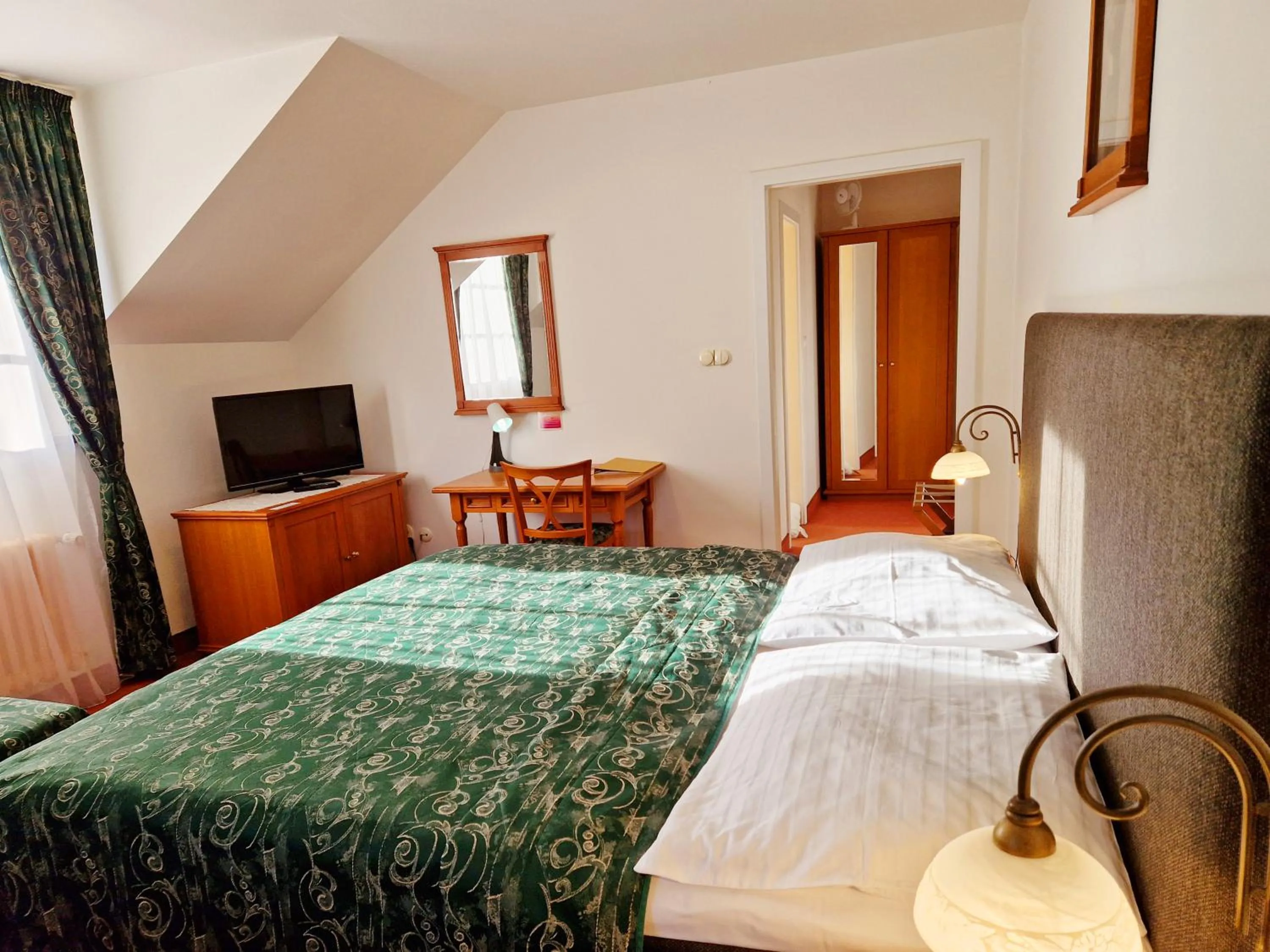 Bedroom, Bed in ROMANTIK HOTEL ELEONORA