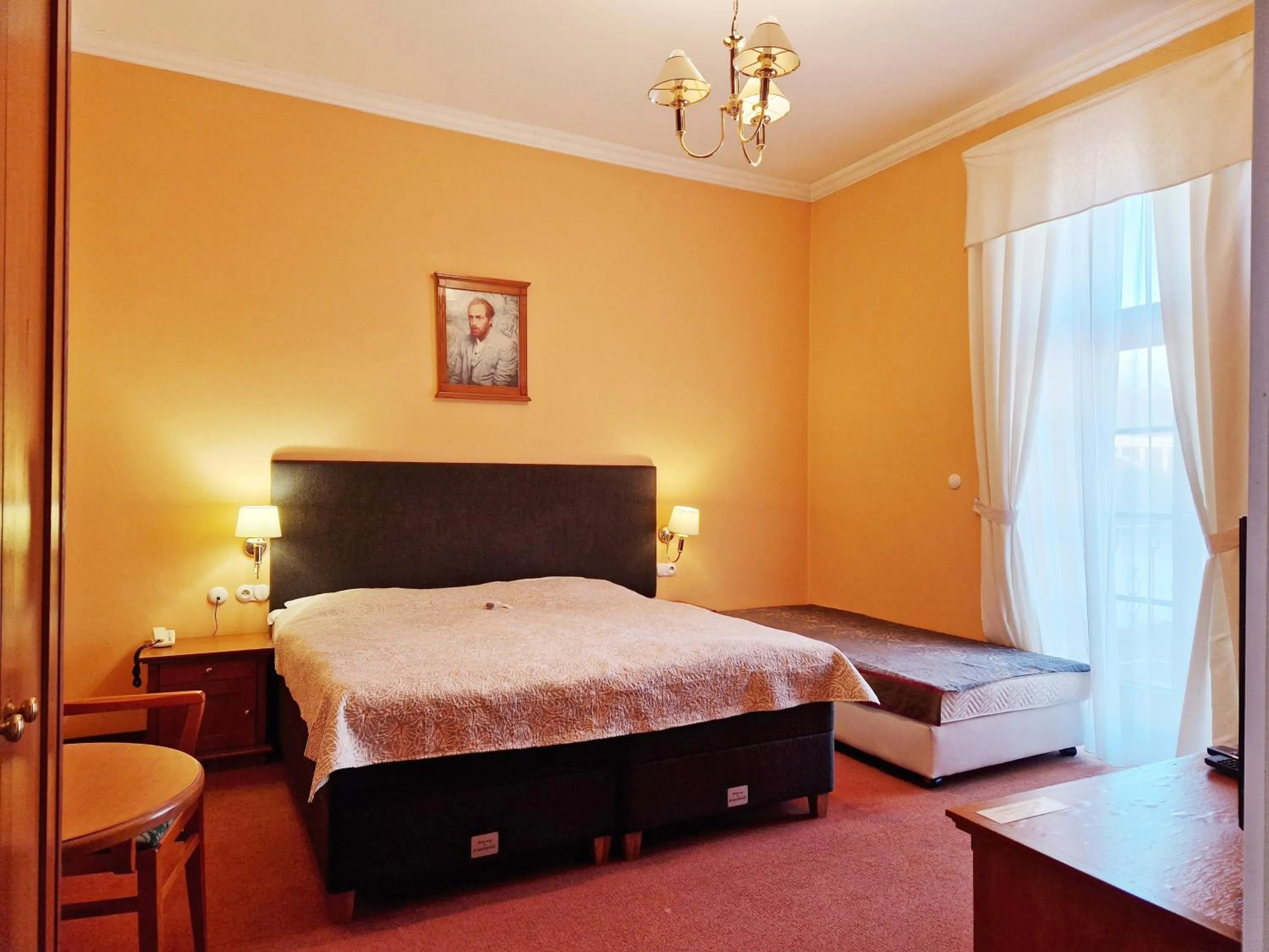 Bed in ROMANTIK HOTEL ELEONORA