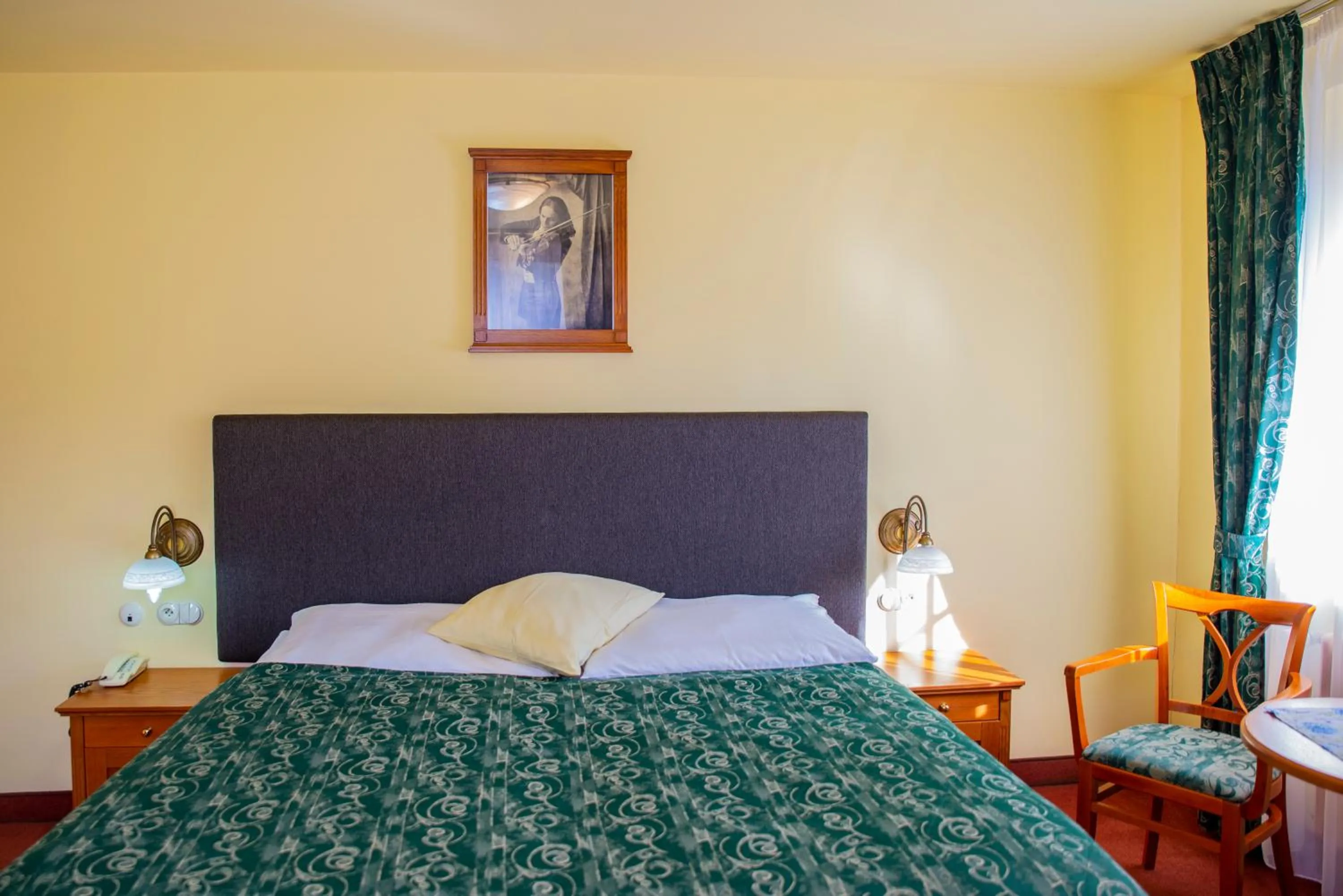 Bed in ROMANTIK HOTEL ELEONORA