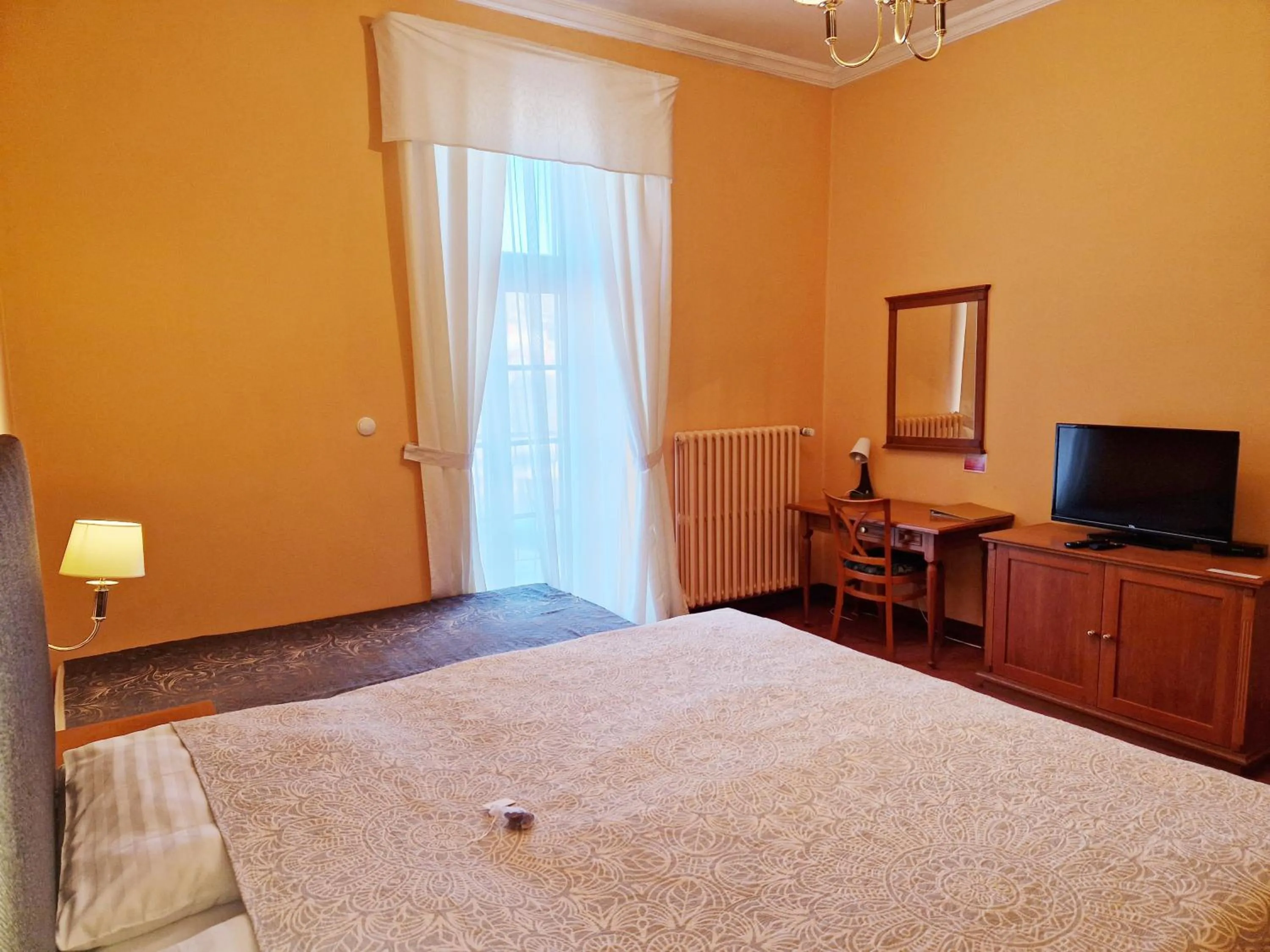 Bed in ROMANTIK HOTEL ELEONORA