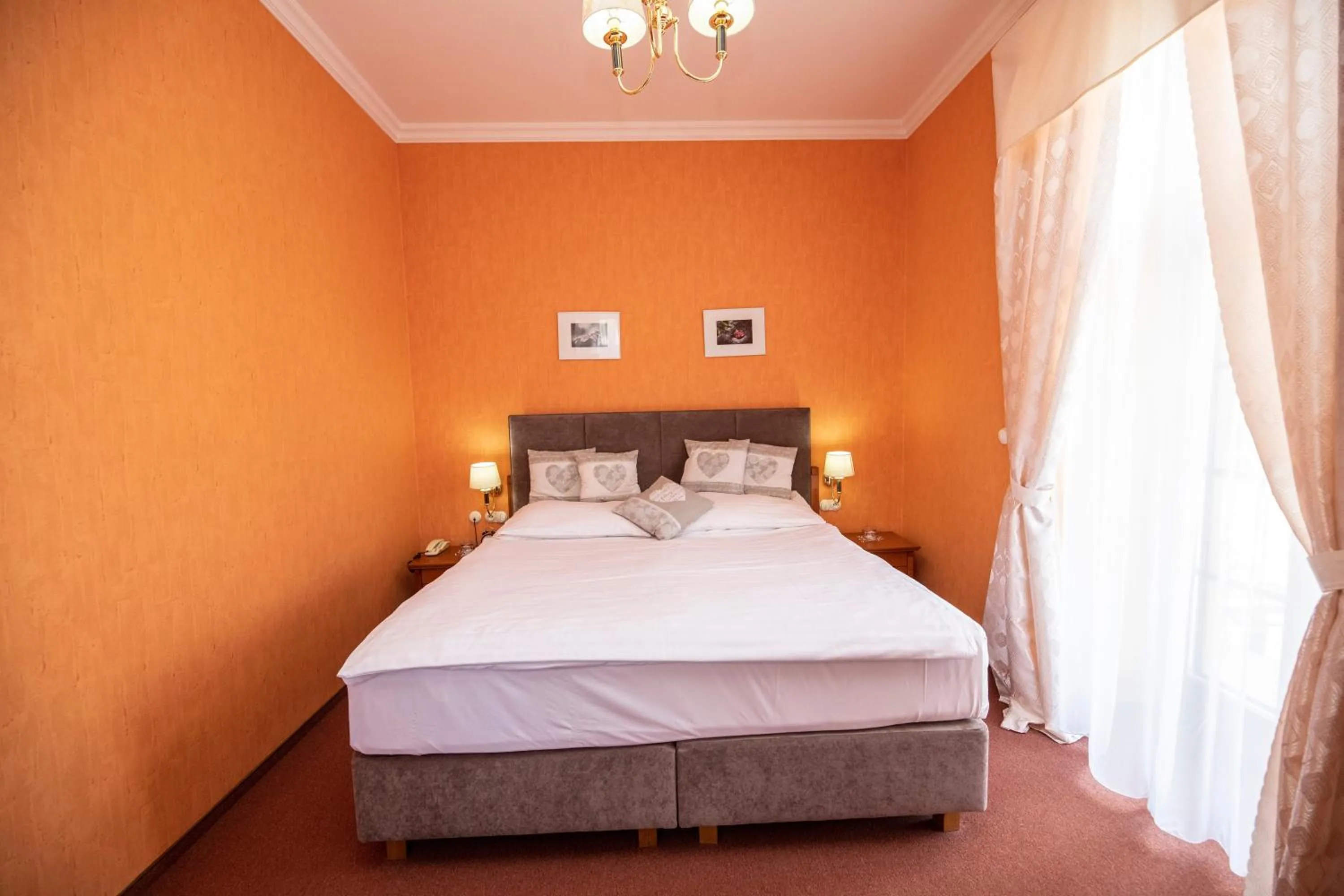 Bed in ROMANTIK HOTEL ELEONORA