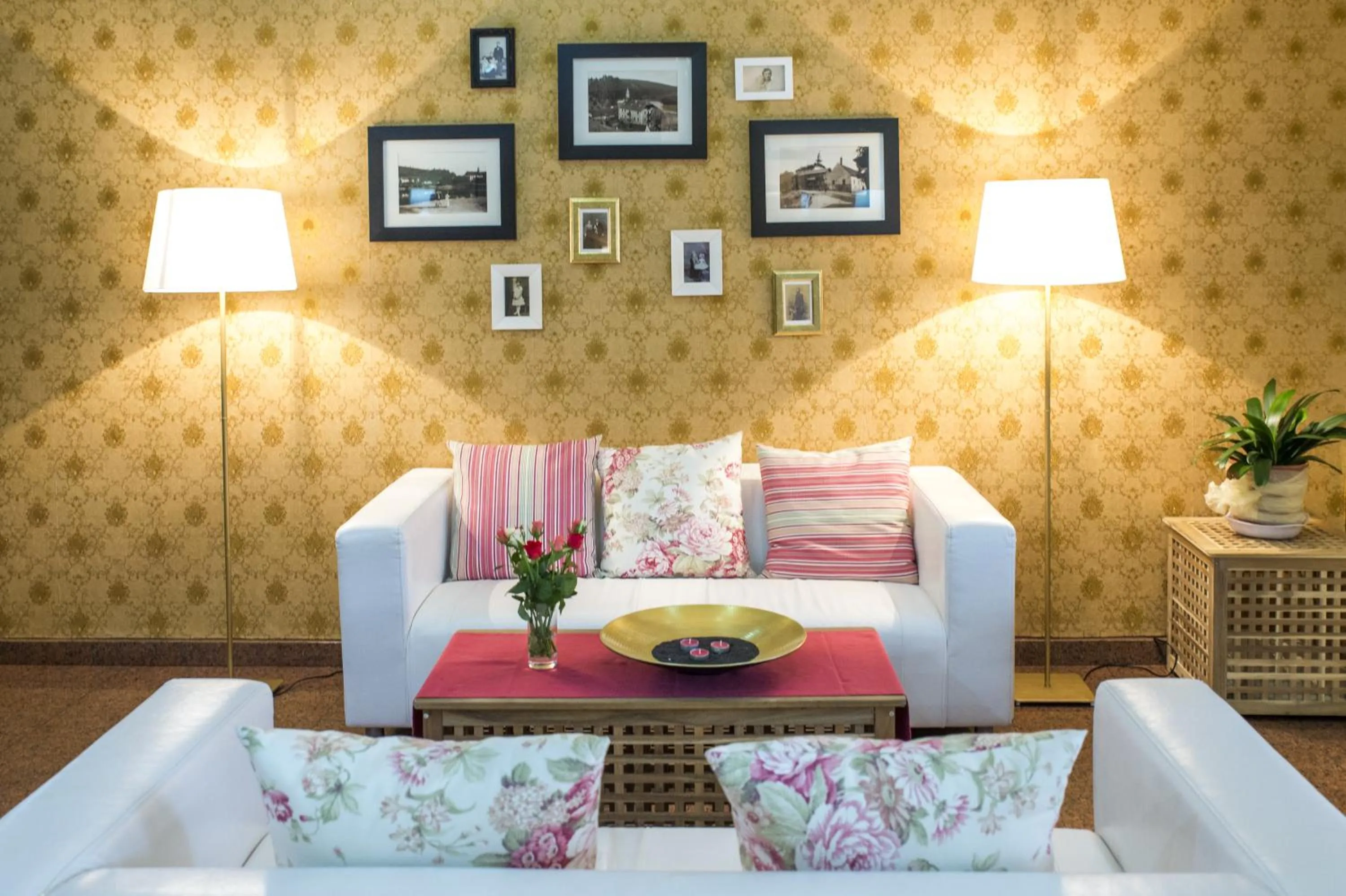 Lobby or reception in ROMANTIK HOTEL ELEONORA