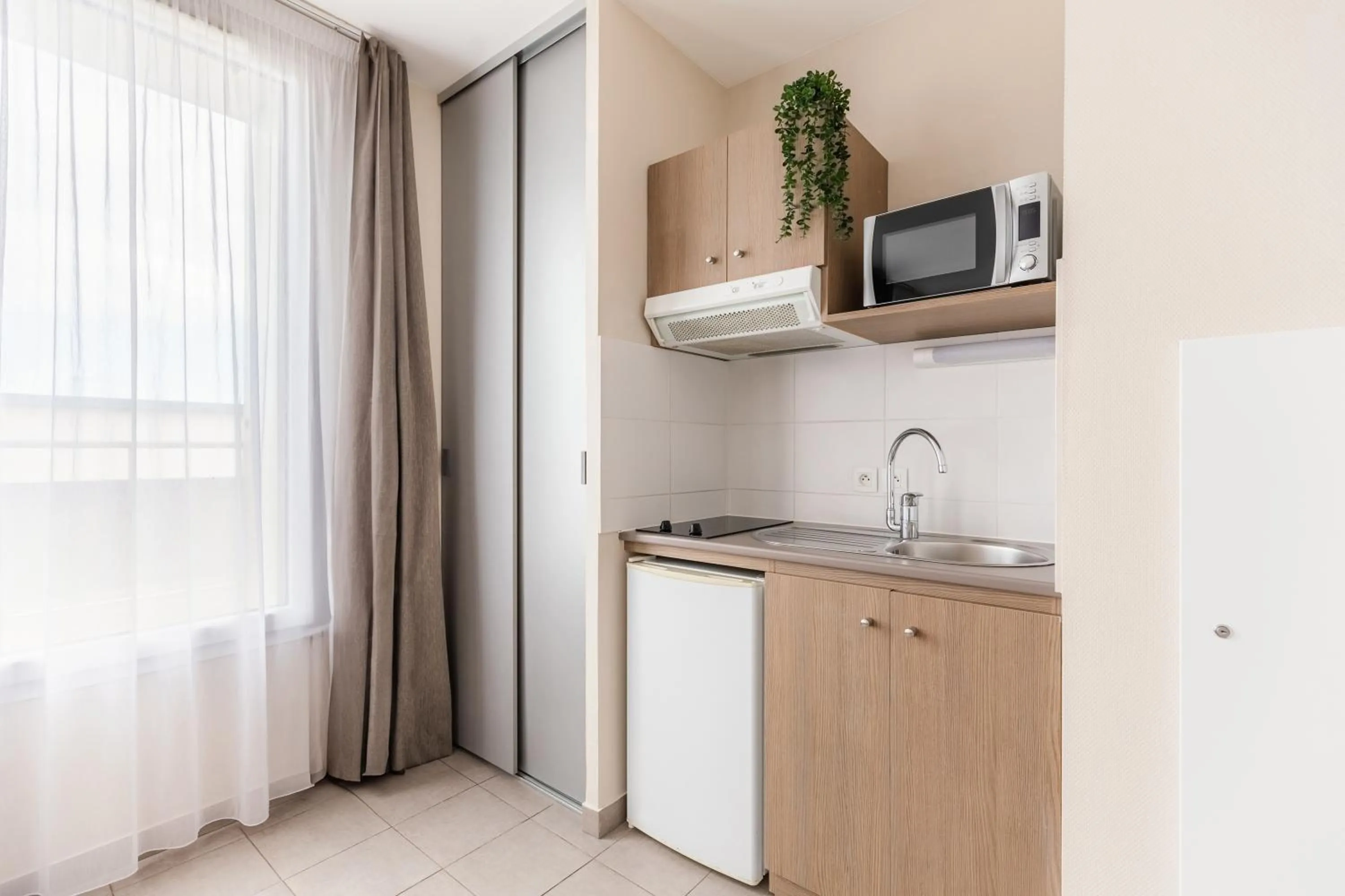 Kitchen or kitchenette in Appart'City Confort Cherbourg