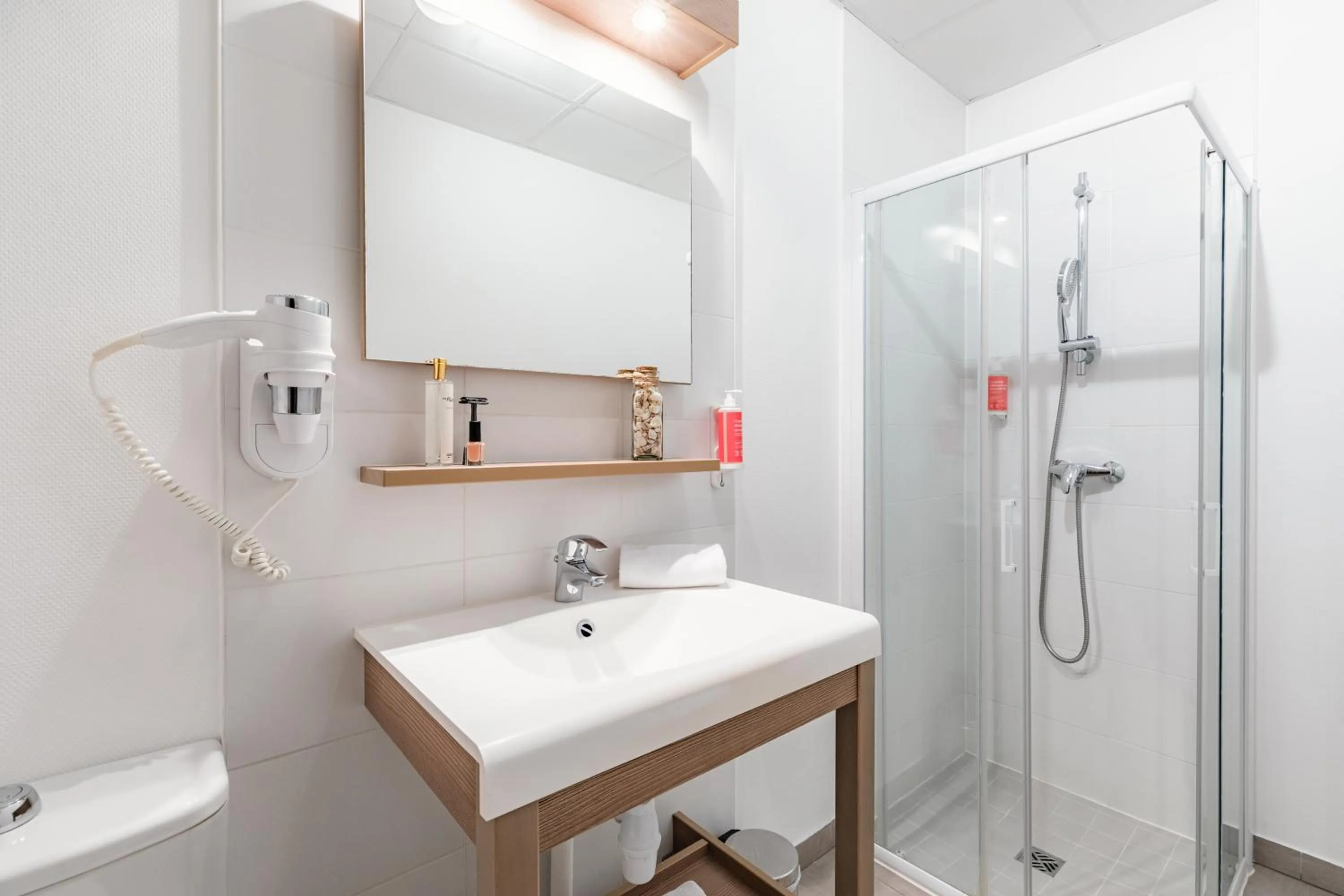 Shower in Appart'City Confort Cherbourg