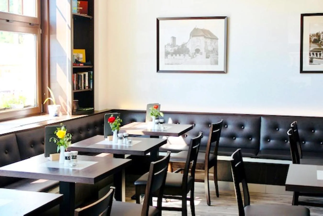 Restaurant/places to eat in City Hotel