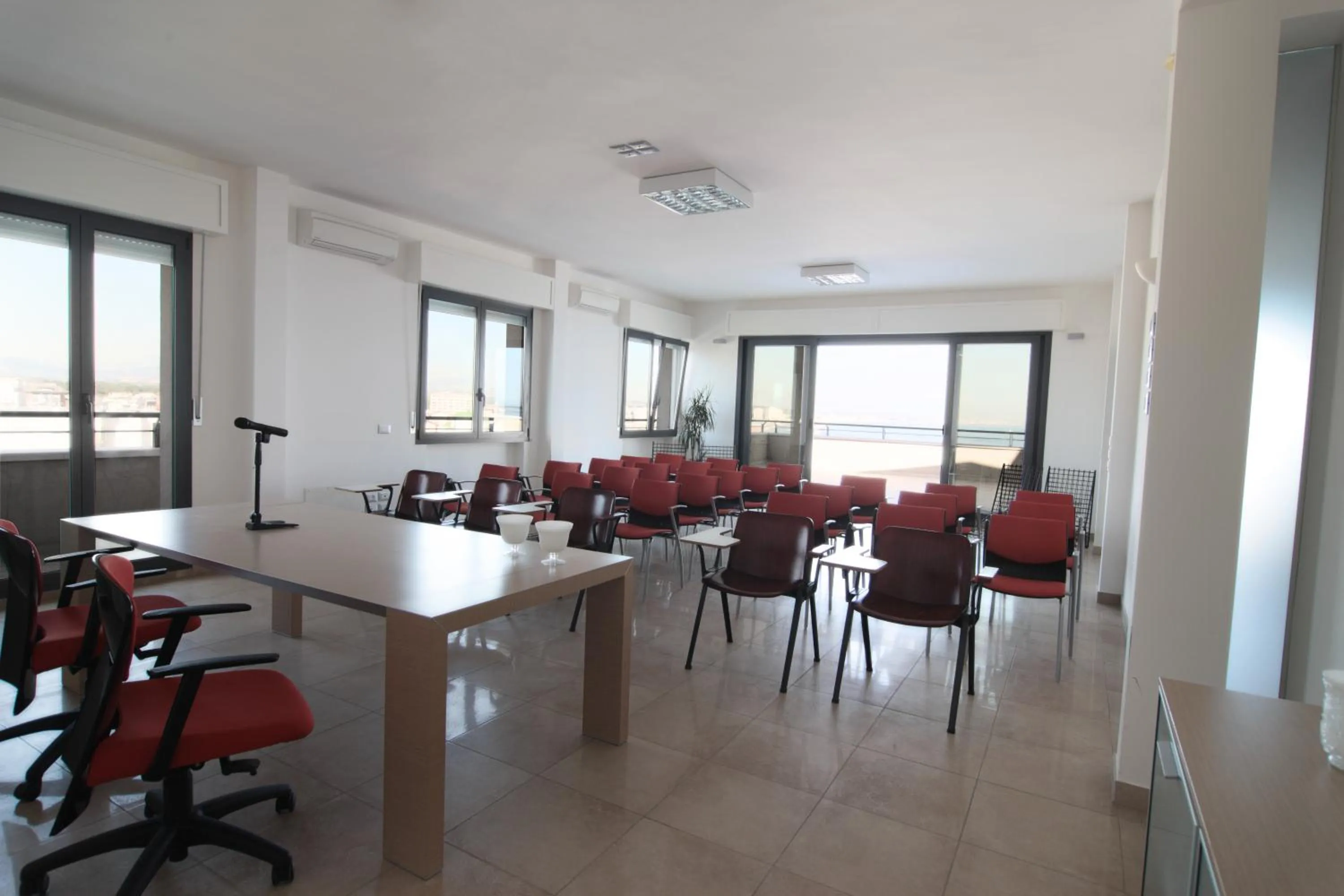 Business facilities in Hotel Acropolis