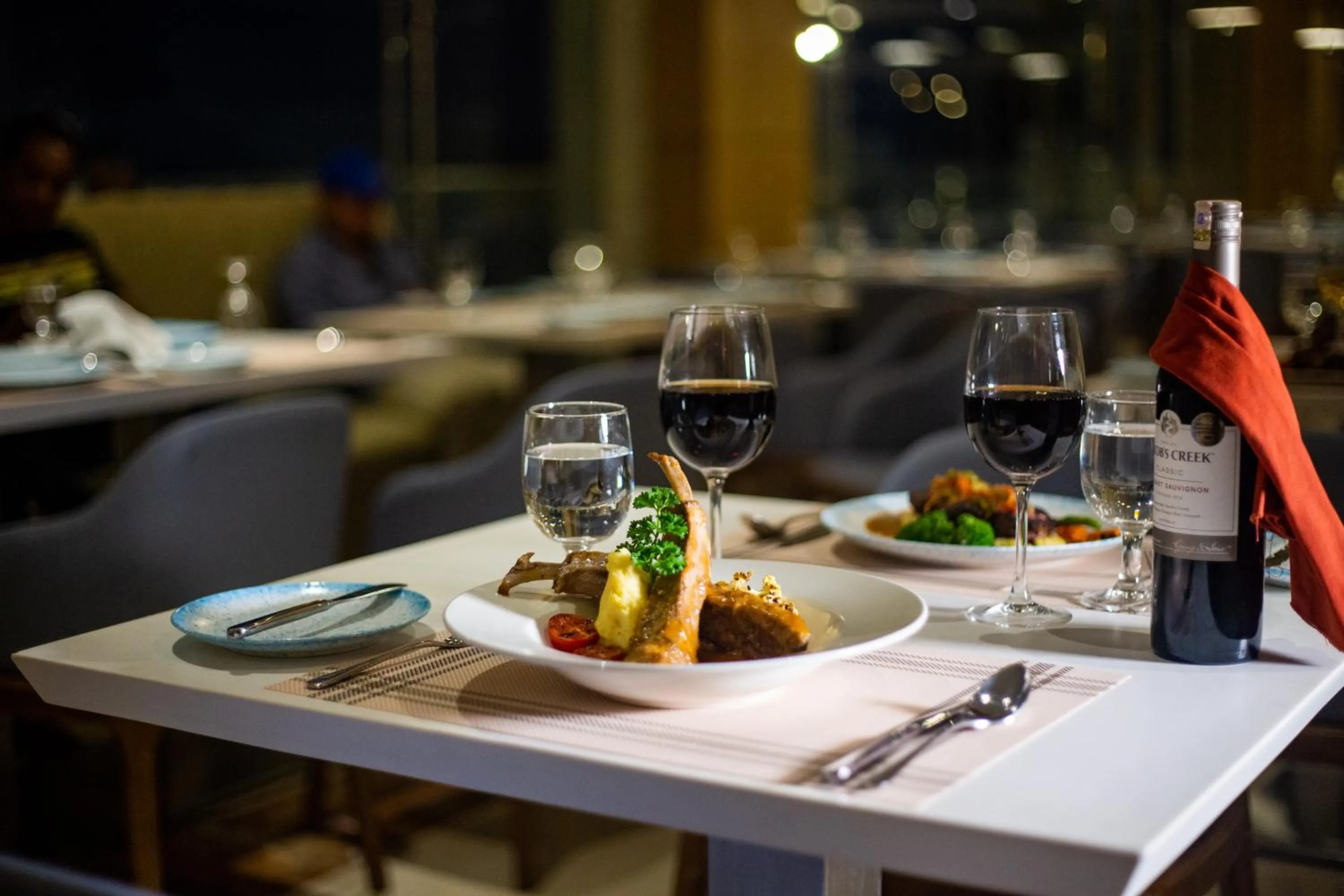 Restaurant/places to eat in Hotel Siraichuli