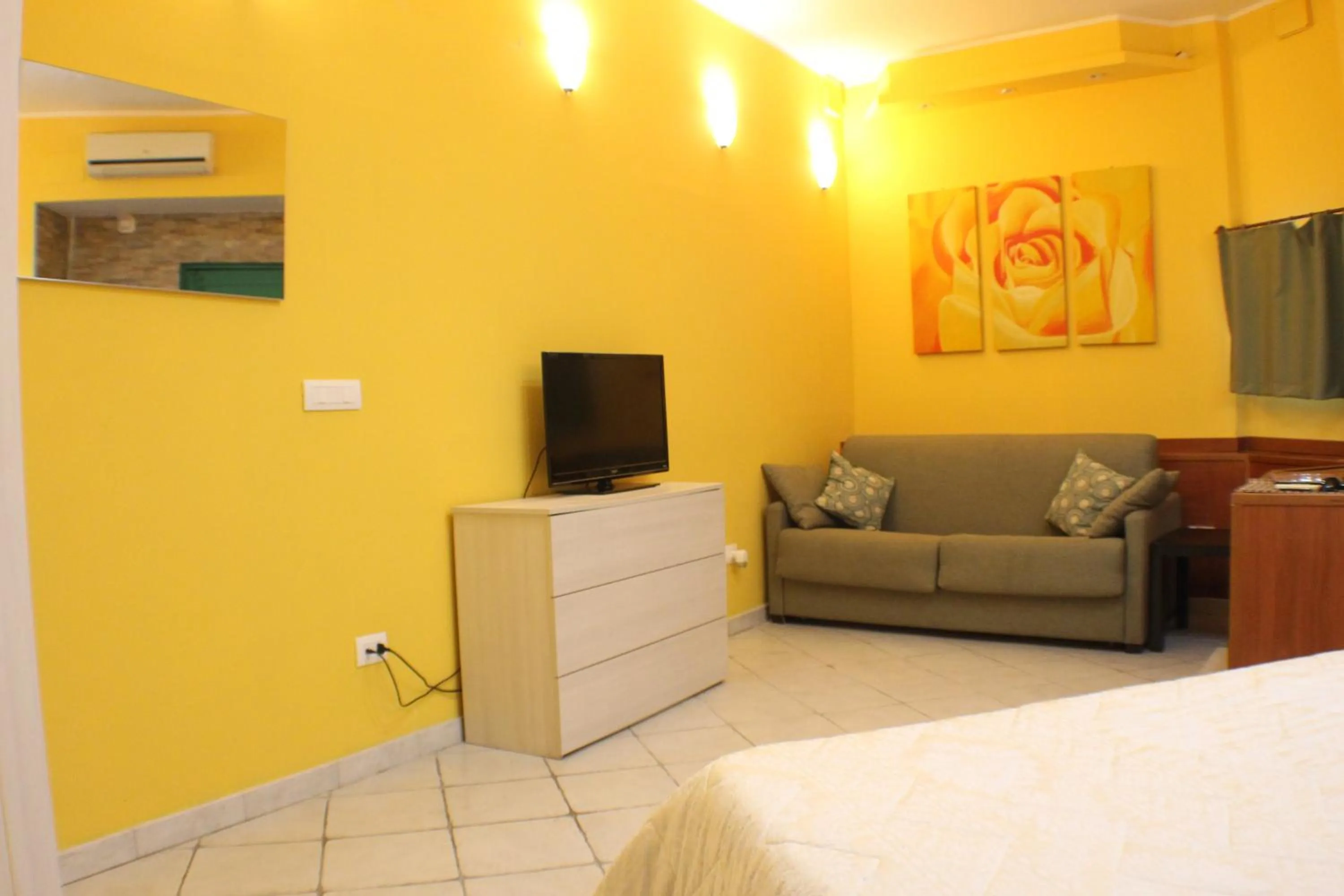 Photo of the whole room, Bed in San Nicolò House