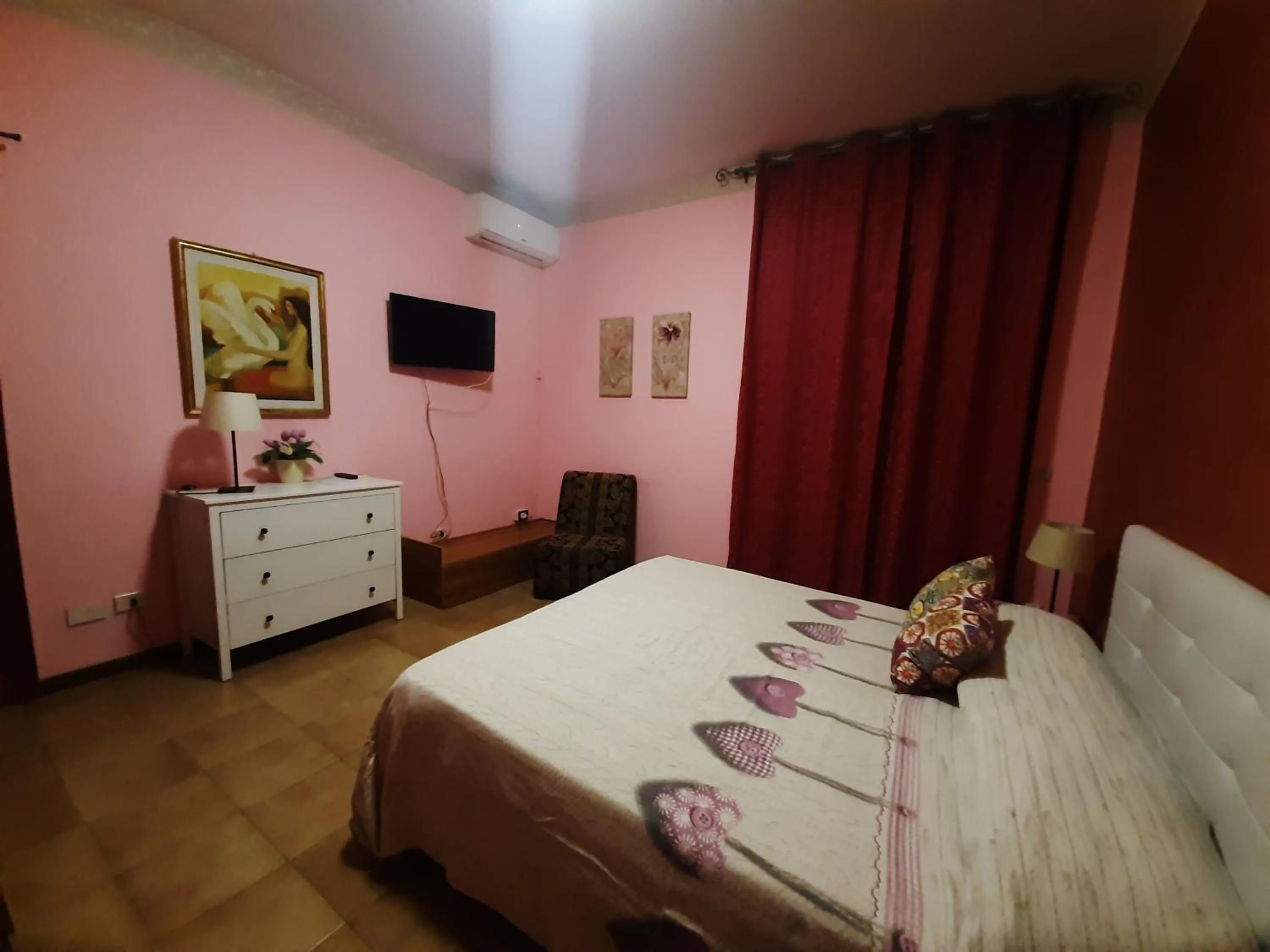 Photo of the whole room, Bed in San Nicolò House