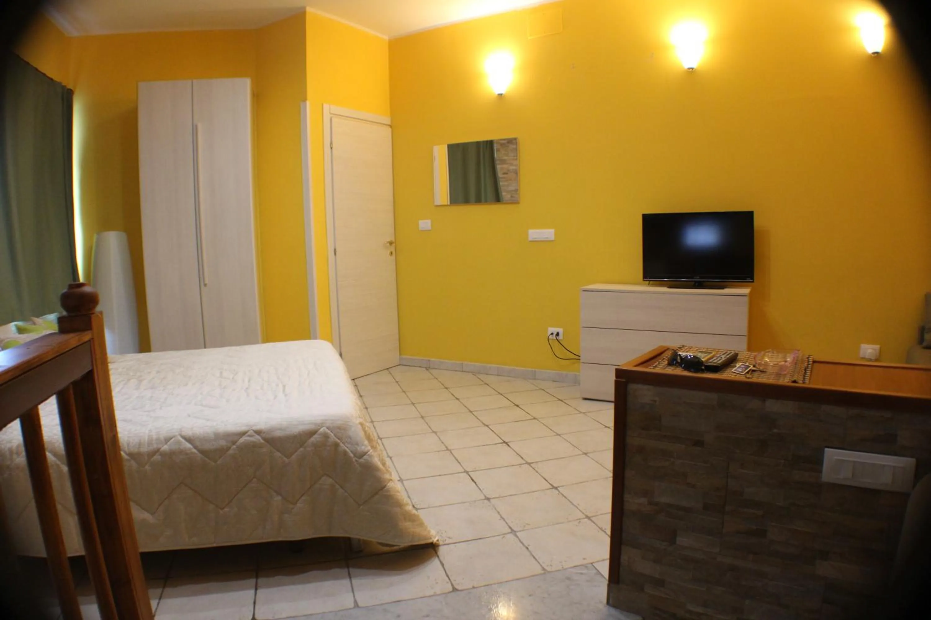 Photo of the whole room, Bed in San Nicolò House