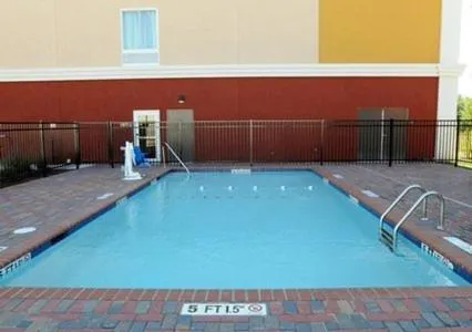 Swimming pool in Comfort Suites near Tanger Outlet Mall