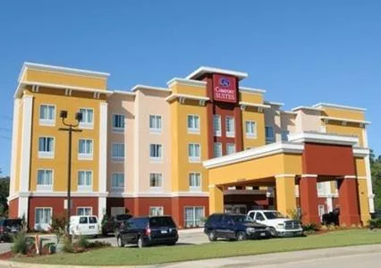 Property building in Comfort Suites near Tanger Outlet Mall