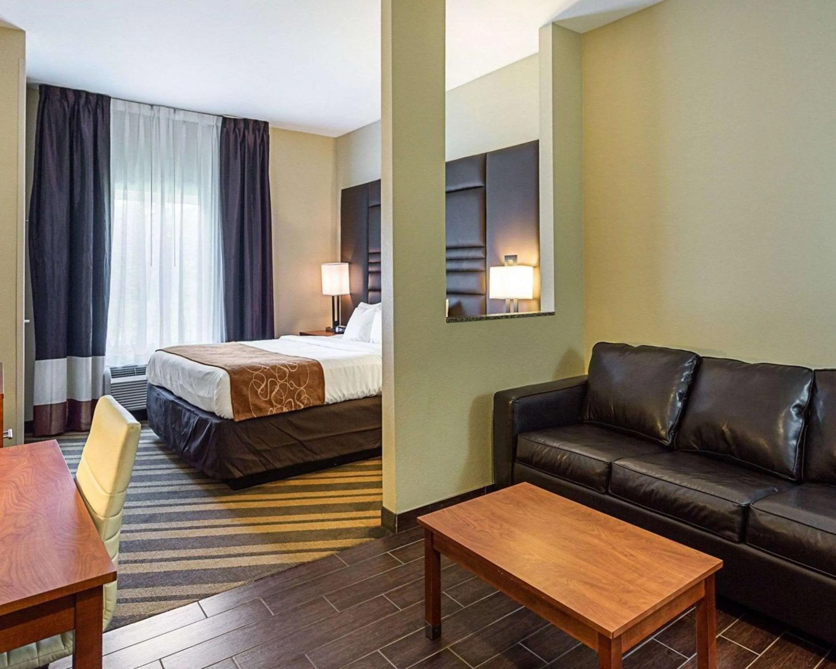 Bedroom, Bed in Comfort Suites near Tanger Outlet Mall